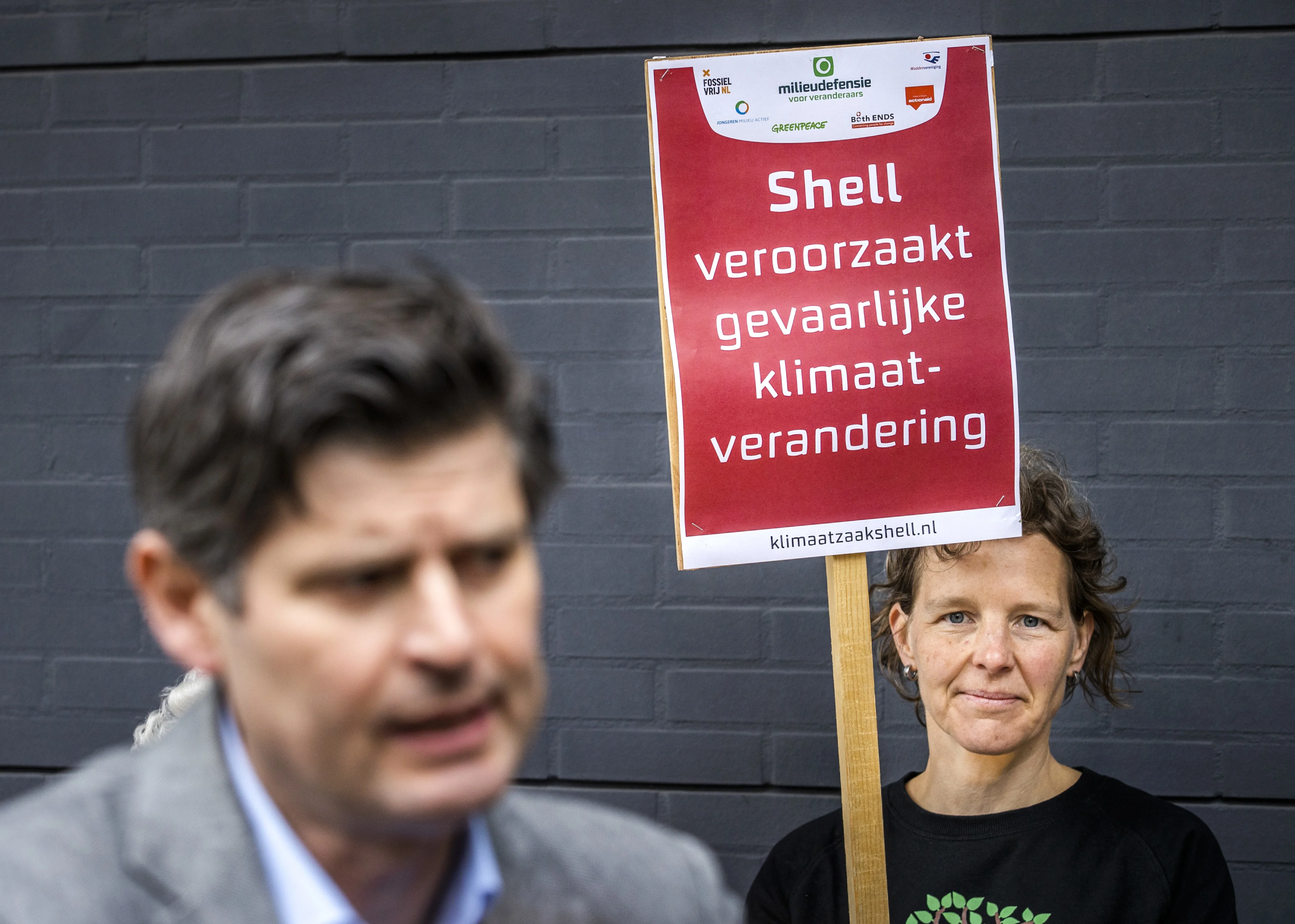 Rechtbank doet unieke uitspraak: Shell moet CO2-uitstoot drastisch verminderen