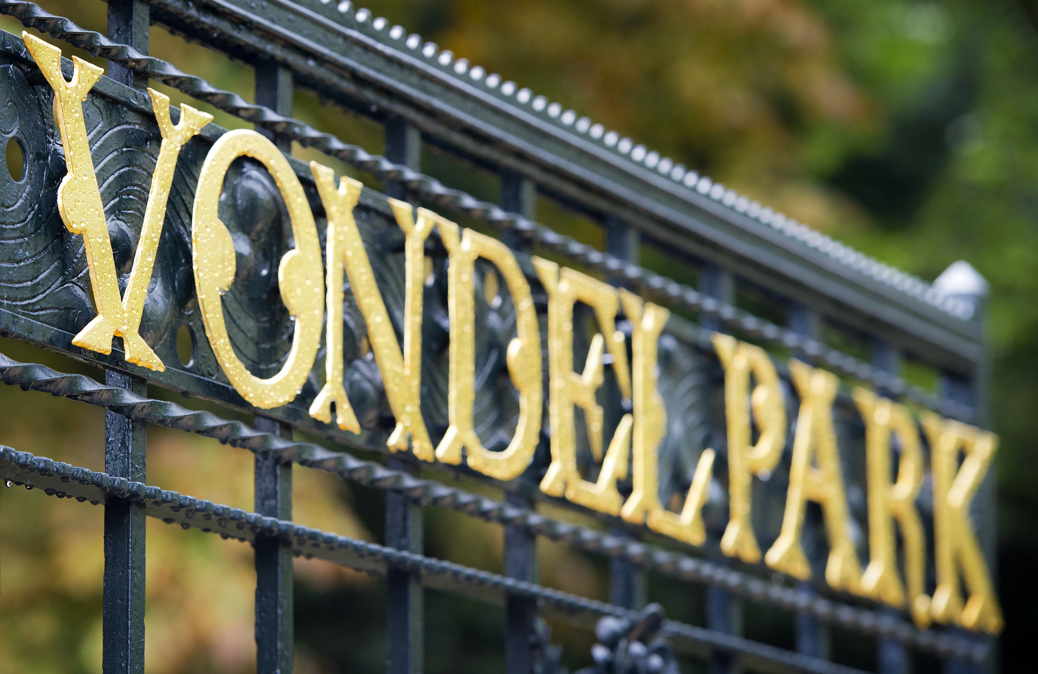 Man bij aanhouding in been geschoten in Vondelpark Amsterdam