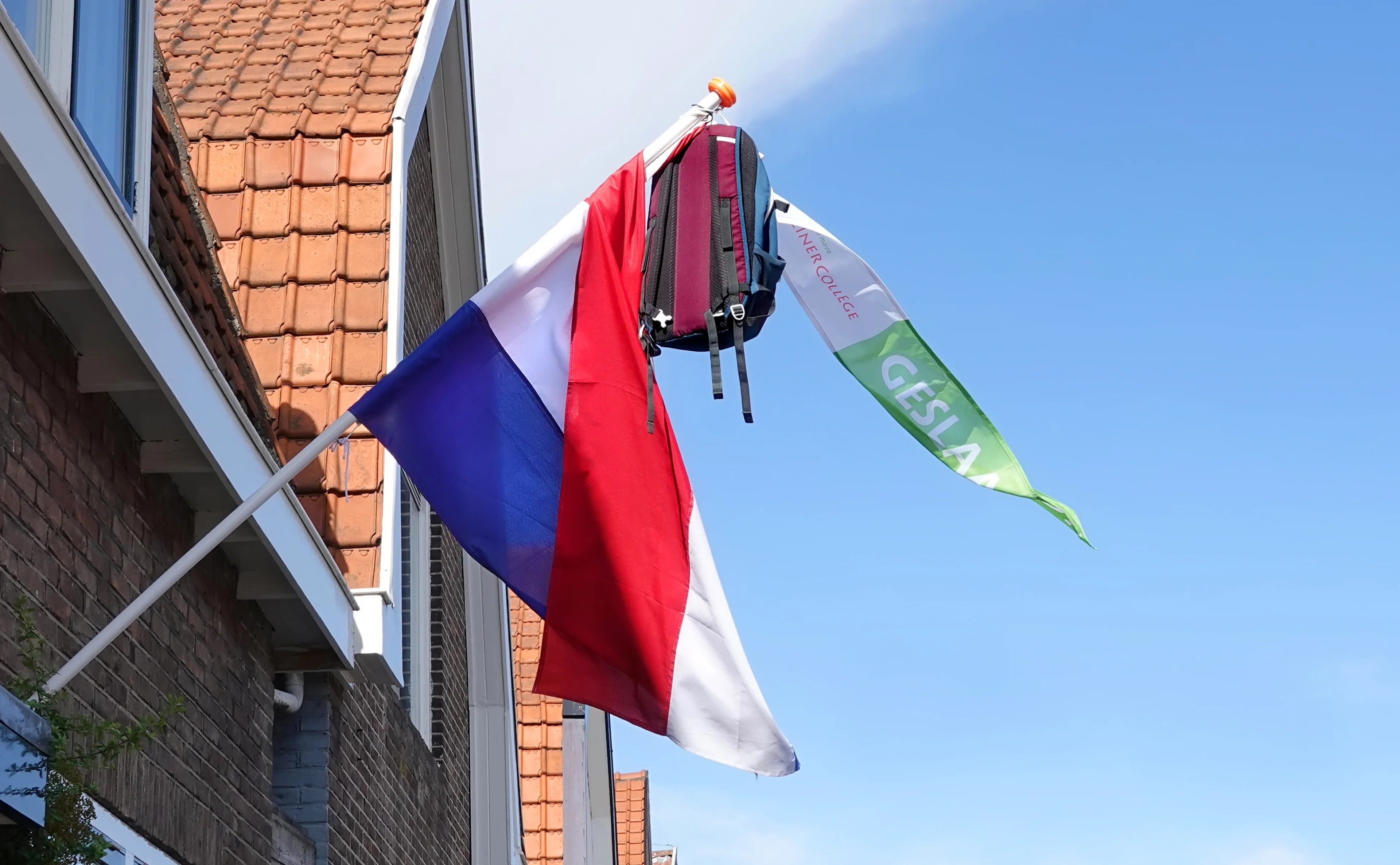 Tranen en confetti: zo vieren geslaagde scholieren hun uitslag