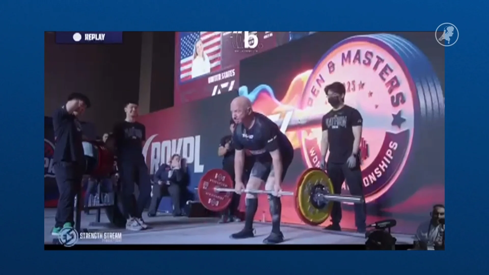 Frans (86) verbreekt twee wereldrecords bij WK Powerliften in Seoul