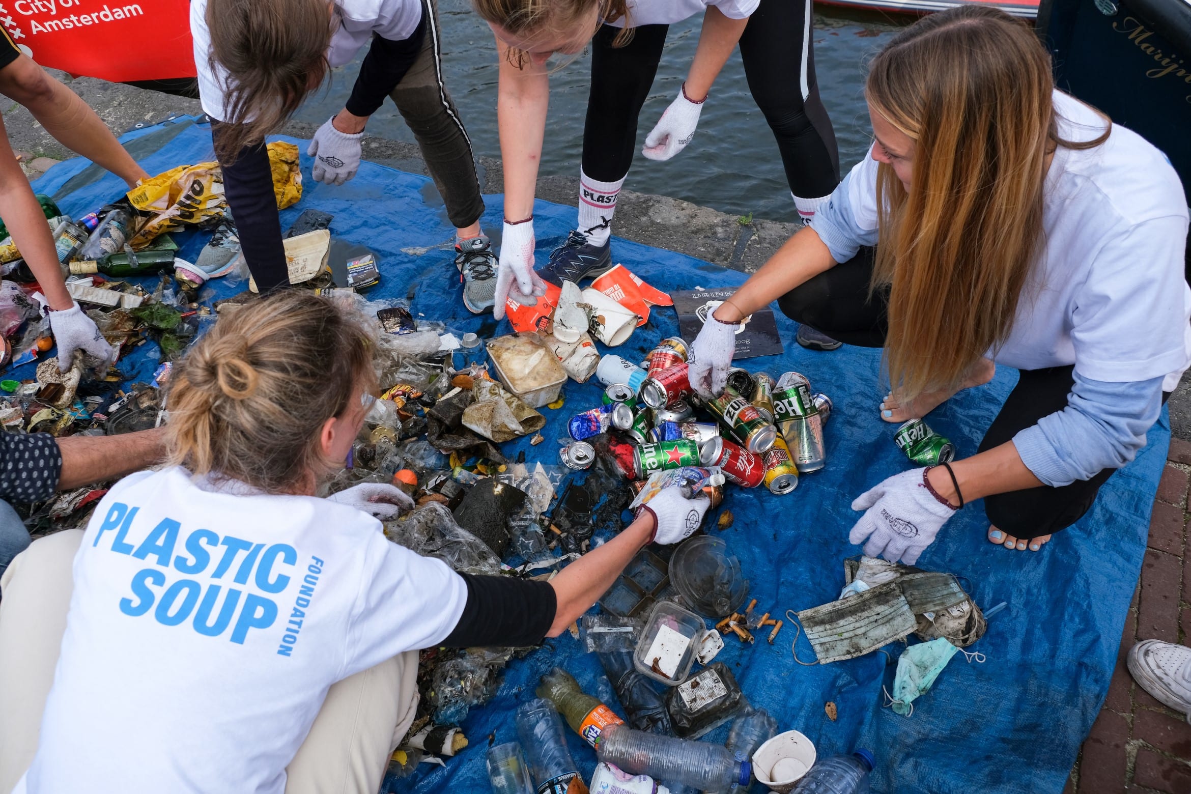 Duizenden mensen ruimen zwerfvuil op tijdens World Cleanup Day