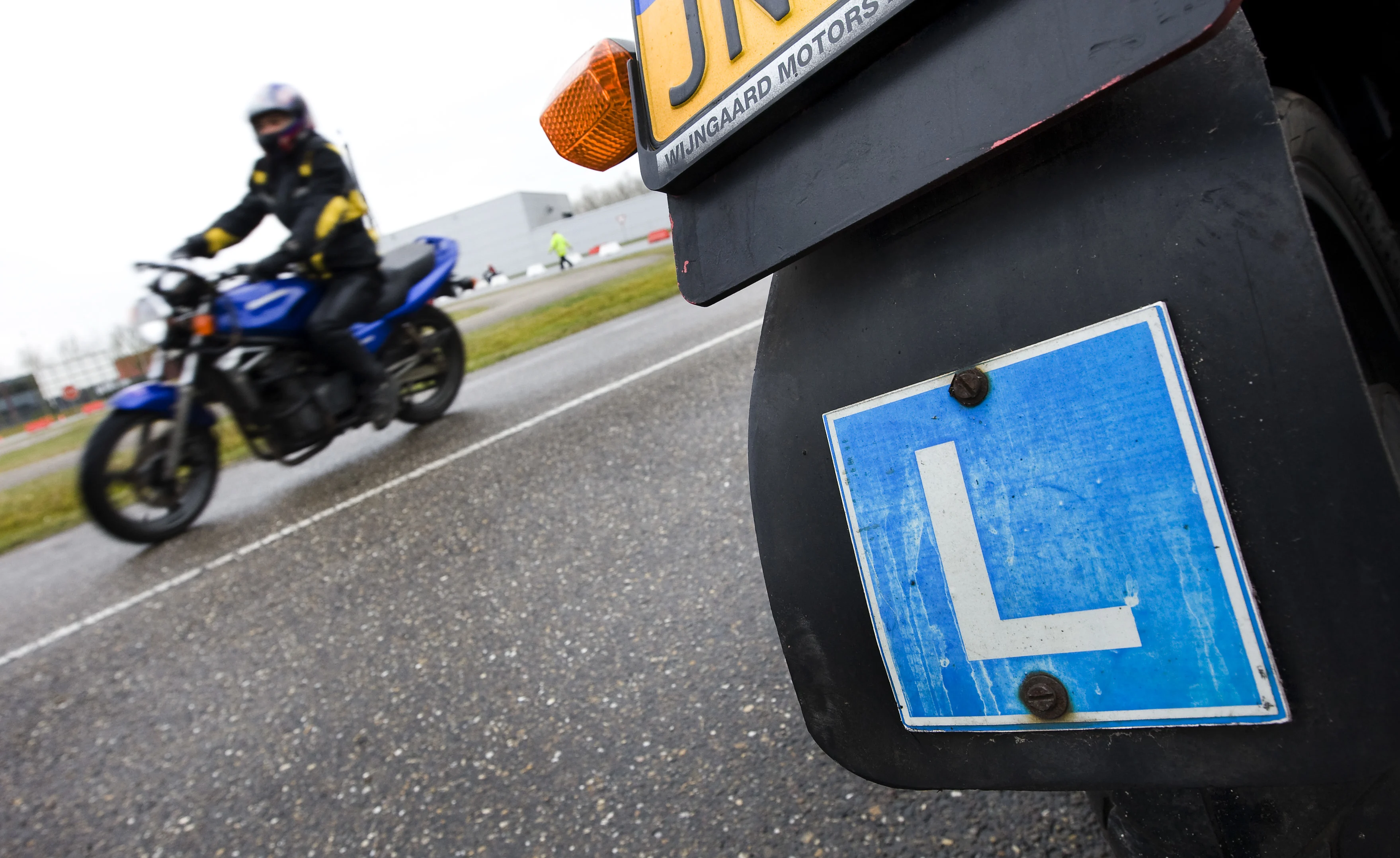 Ruim 600.000 CBR-examens uitgesteld, maandag begint het wegwerken van praktijkexamens