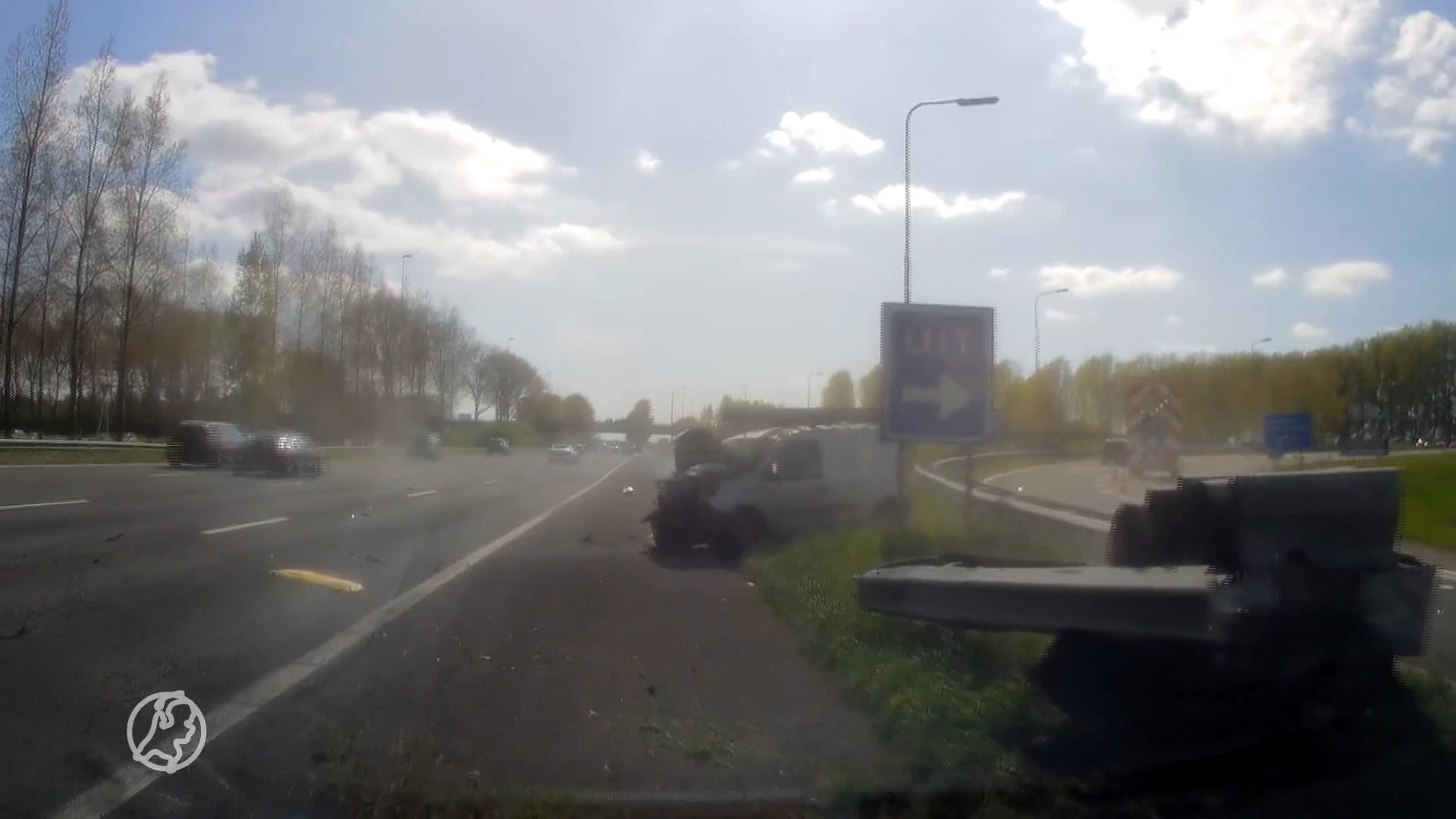 ZIEN: Wow, deze bestuurder remt nét op tijd om kettingbotsing te voorkomen