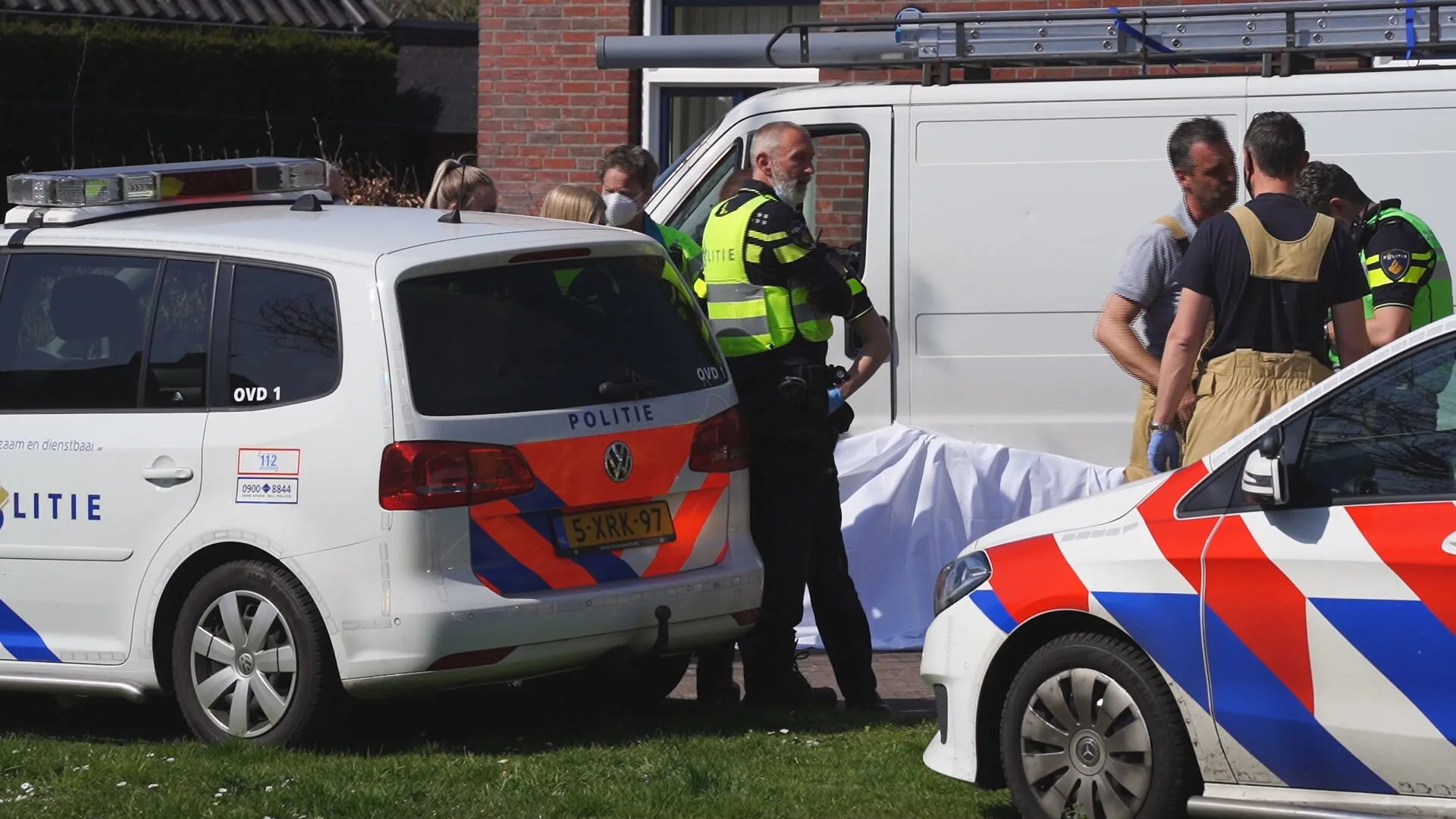 Meisje (1) overleden bij aanrijding met busje in Aarle-Rixtel