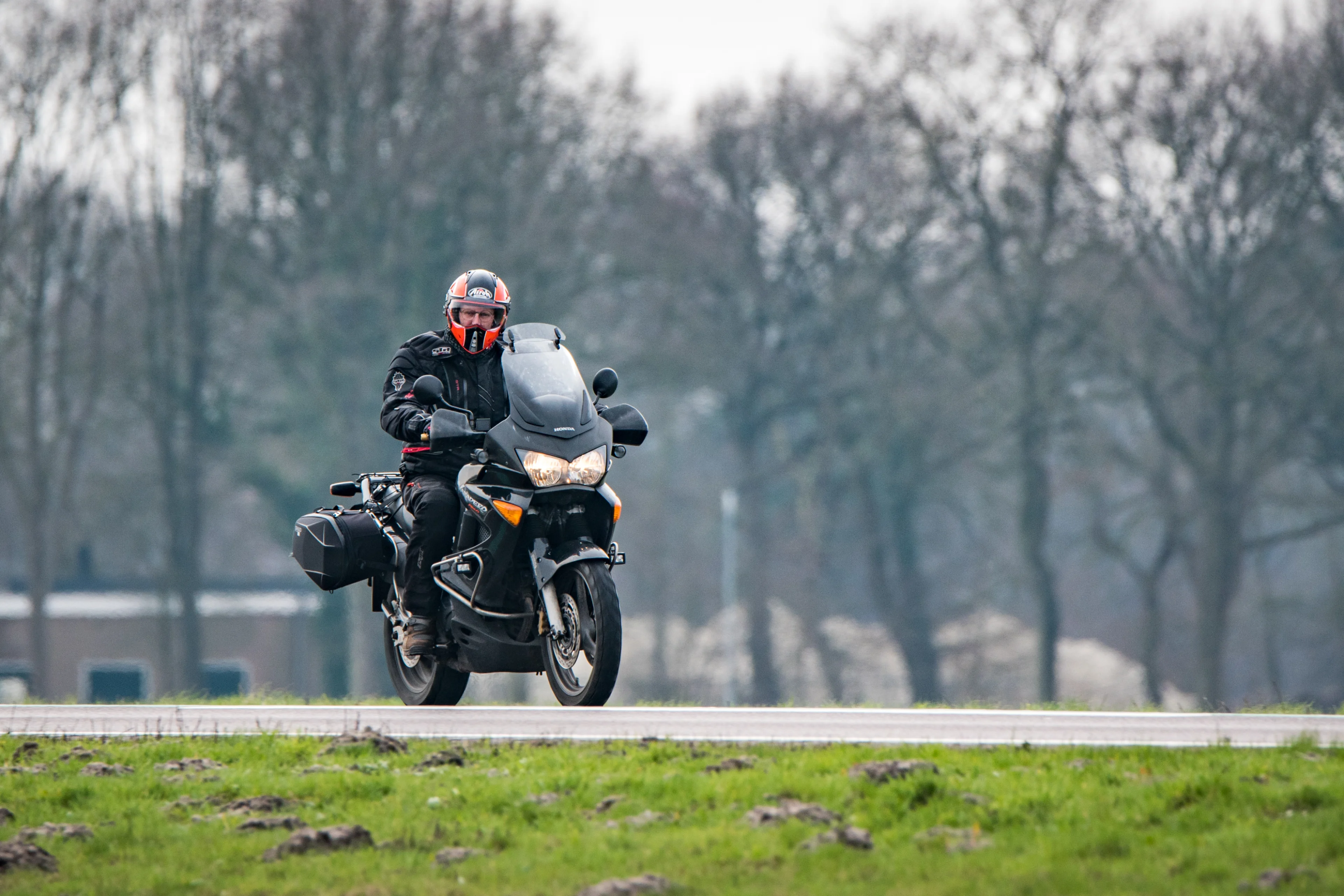 Motorrijder (21) voor zesde keer betrapt op rijden zonder rijbewijs