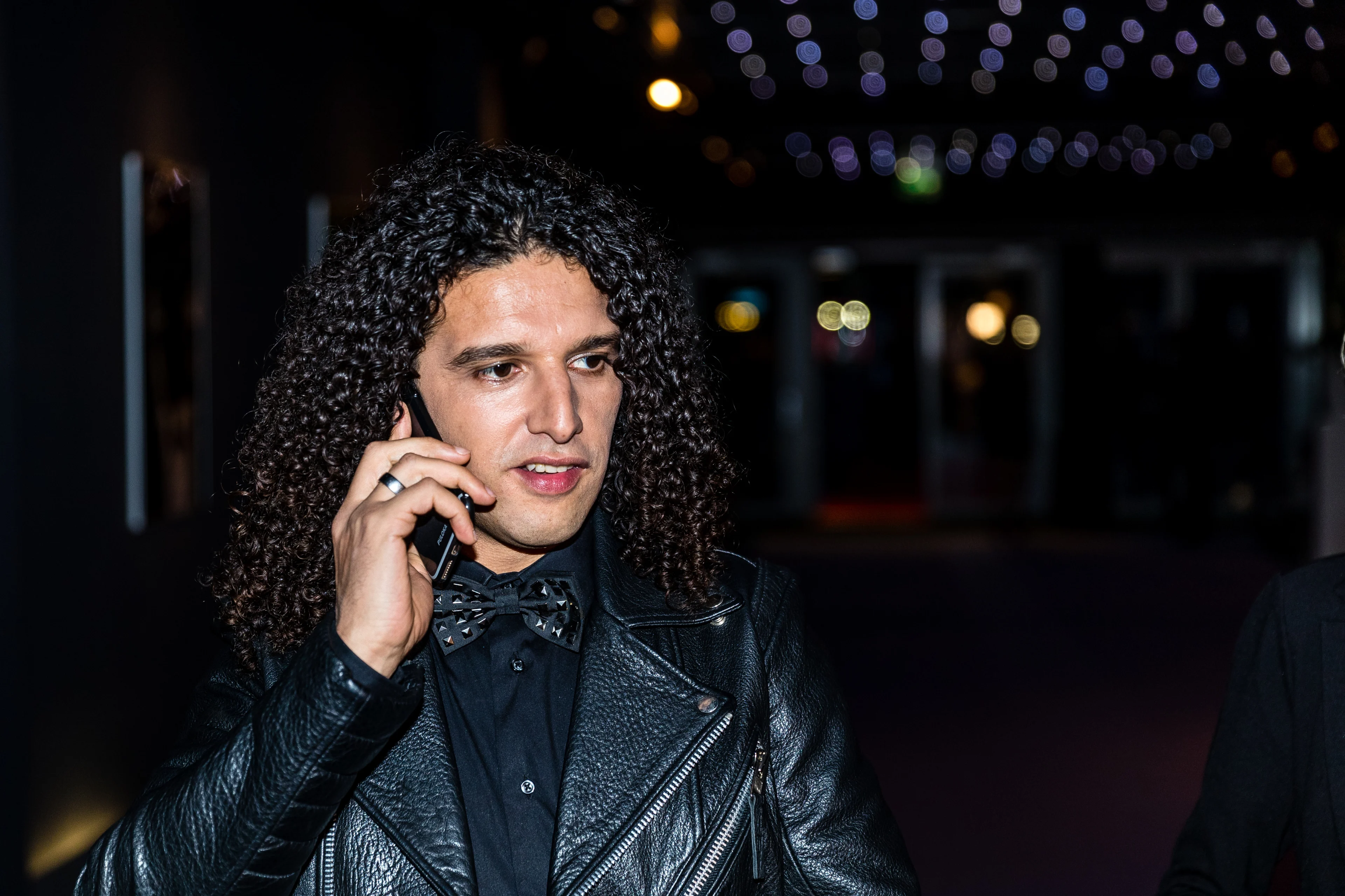 Politie op zoek naar twee verdachten van overval Ali B