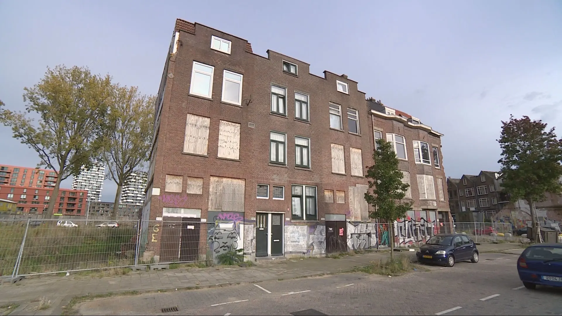 Gezin weigert als enige te vertrekken uit gesloopte Rotterdamse buurt