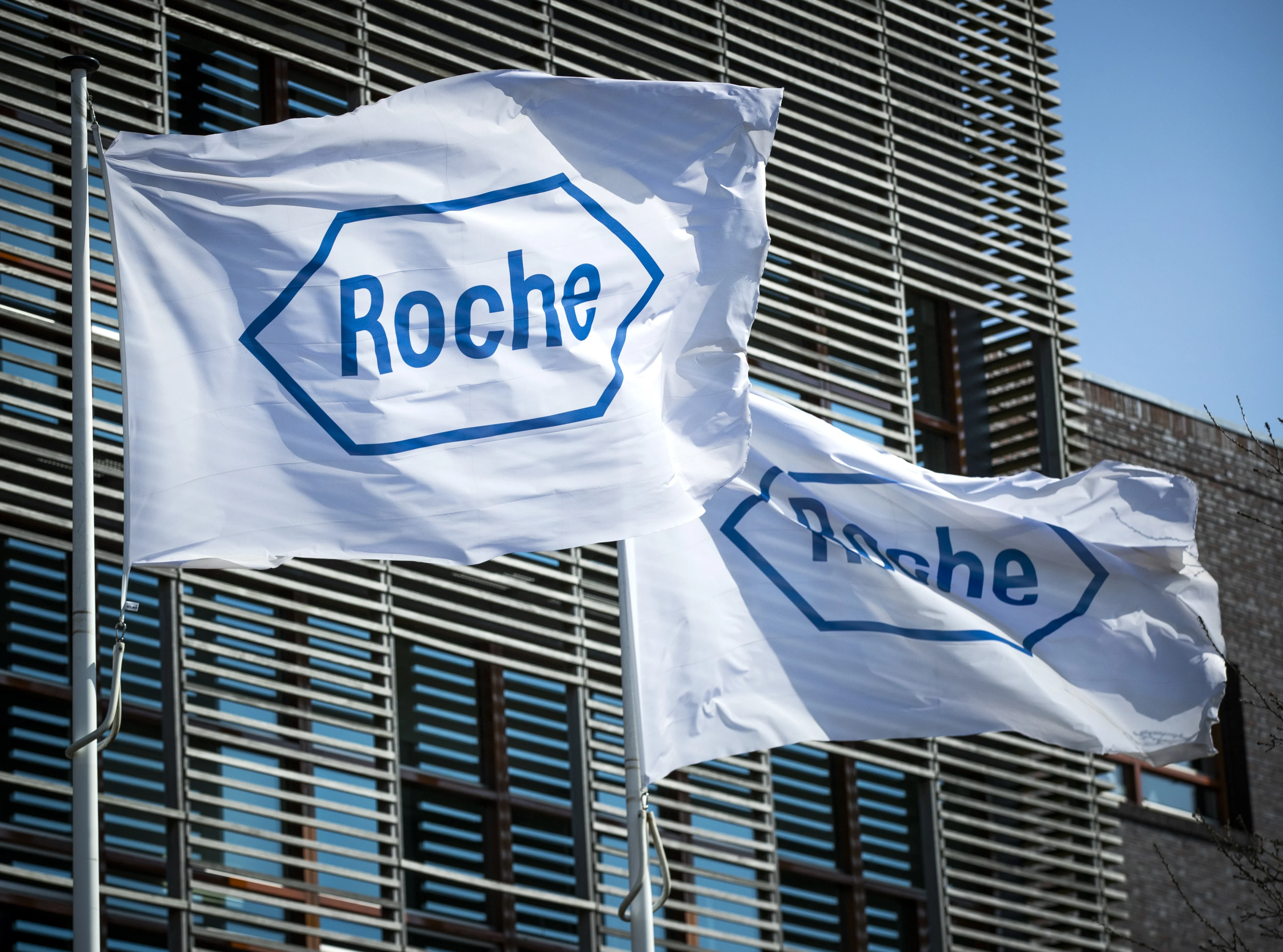 Eindelijk: farmaceut Roche deelt receptuur van vloeistof voor coronatests