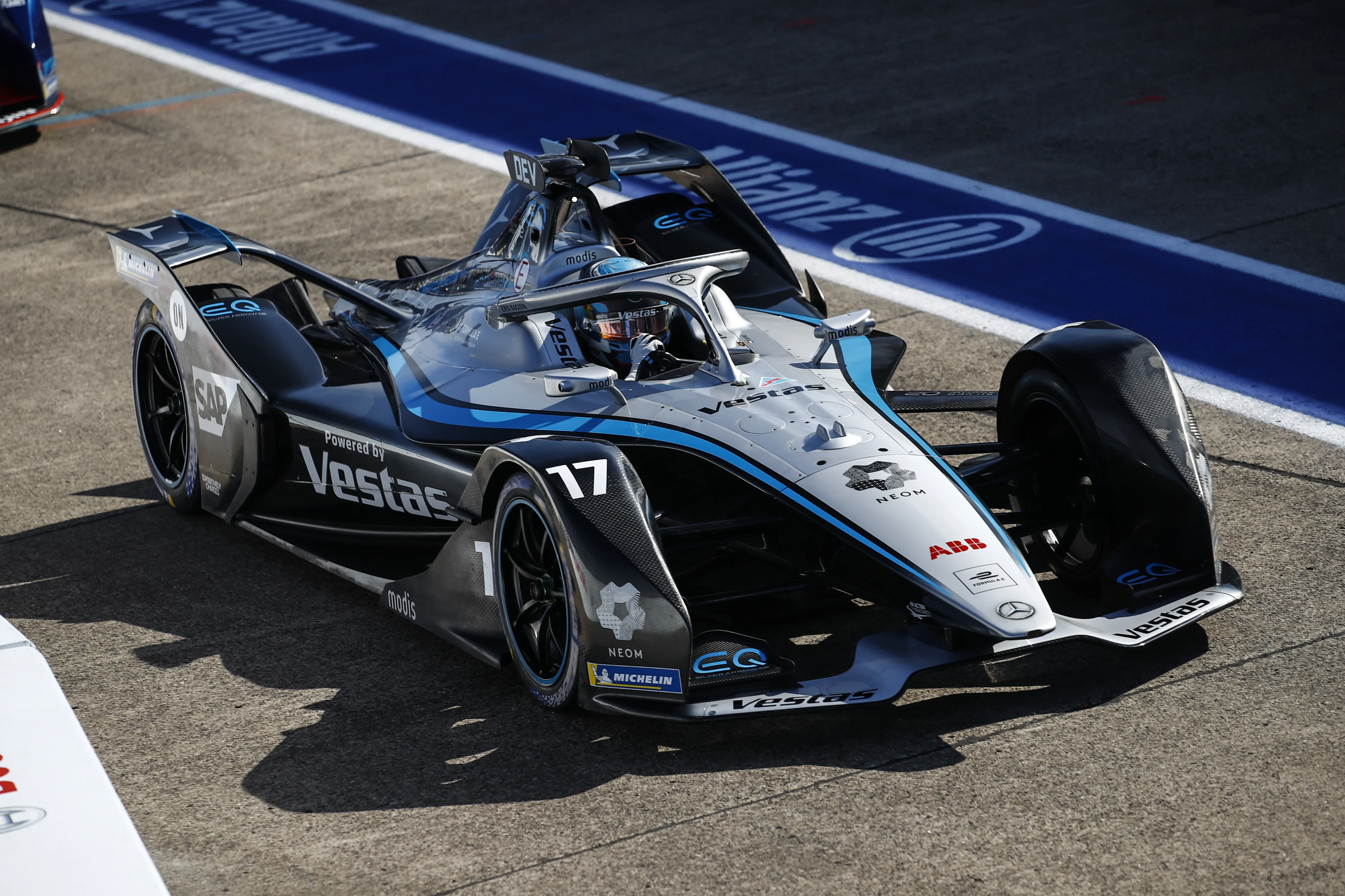 Autocoureur Nyck de Vries pakt wereldtitel in de Formule E