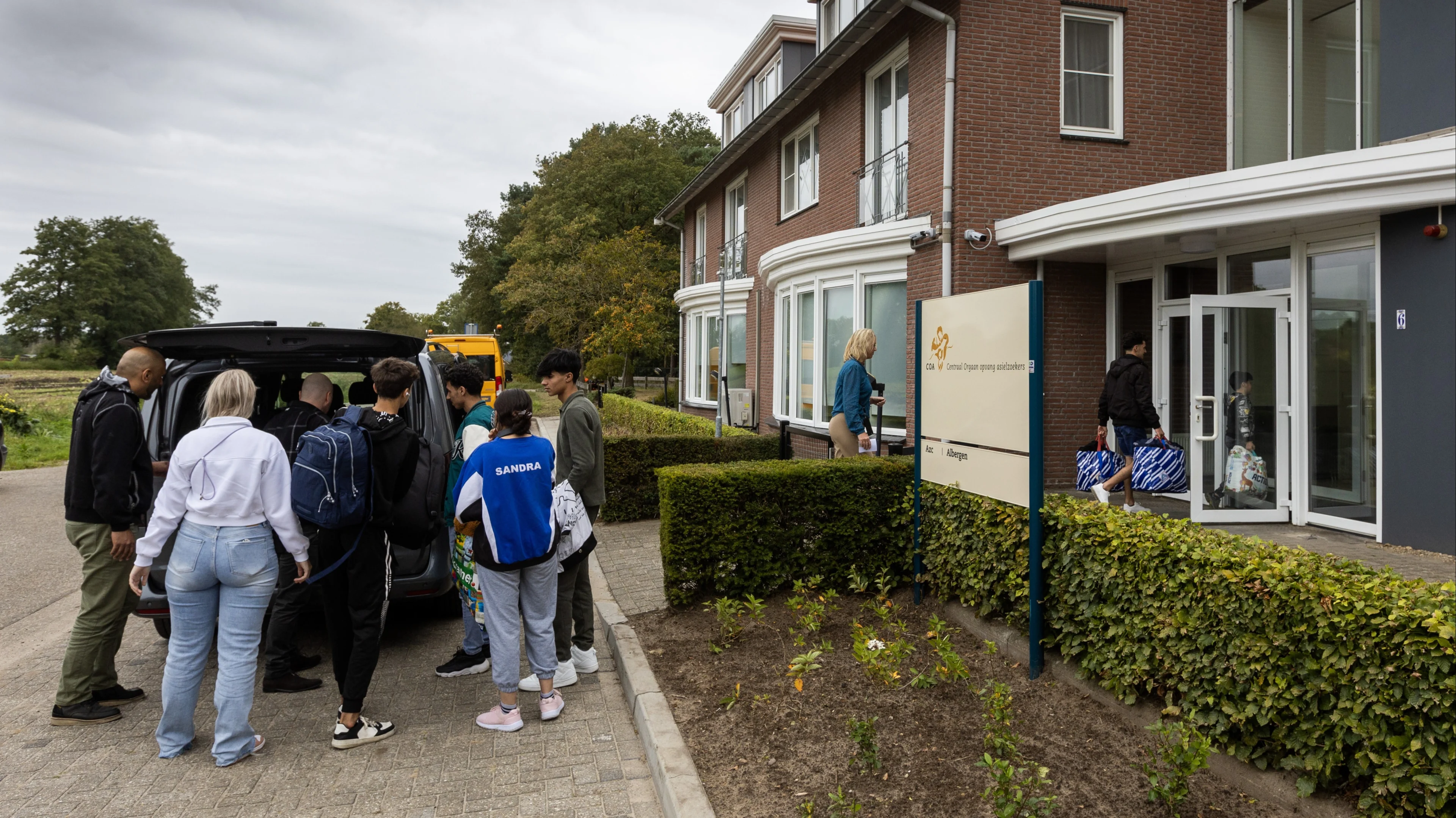 Eerste asielzoekers aangekomen in veelbesproken azc Albergen