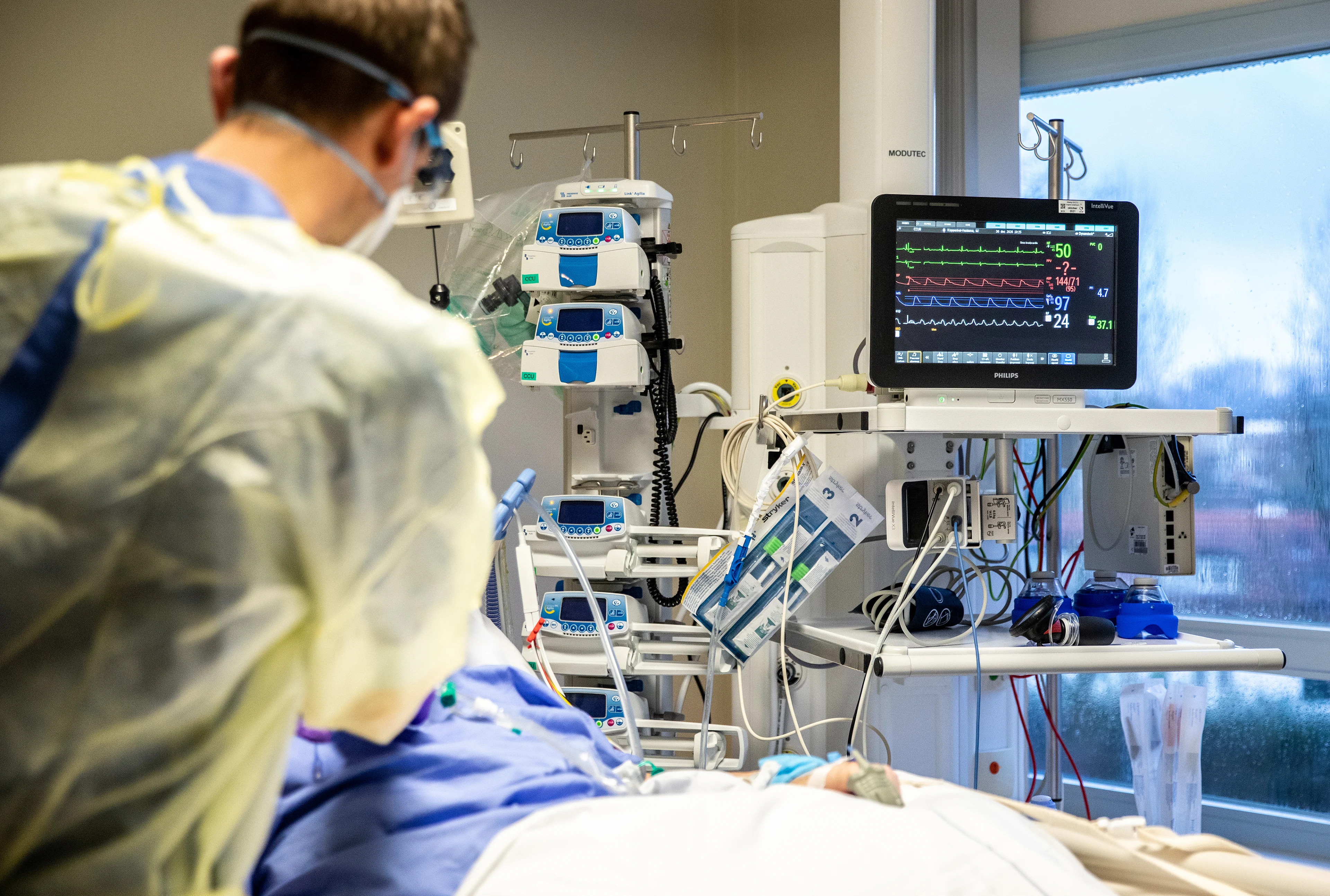 LIVEBLOG | Tientallen nieuwe coronapatiënten opgenomen in het ziekenhuis