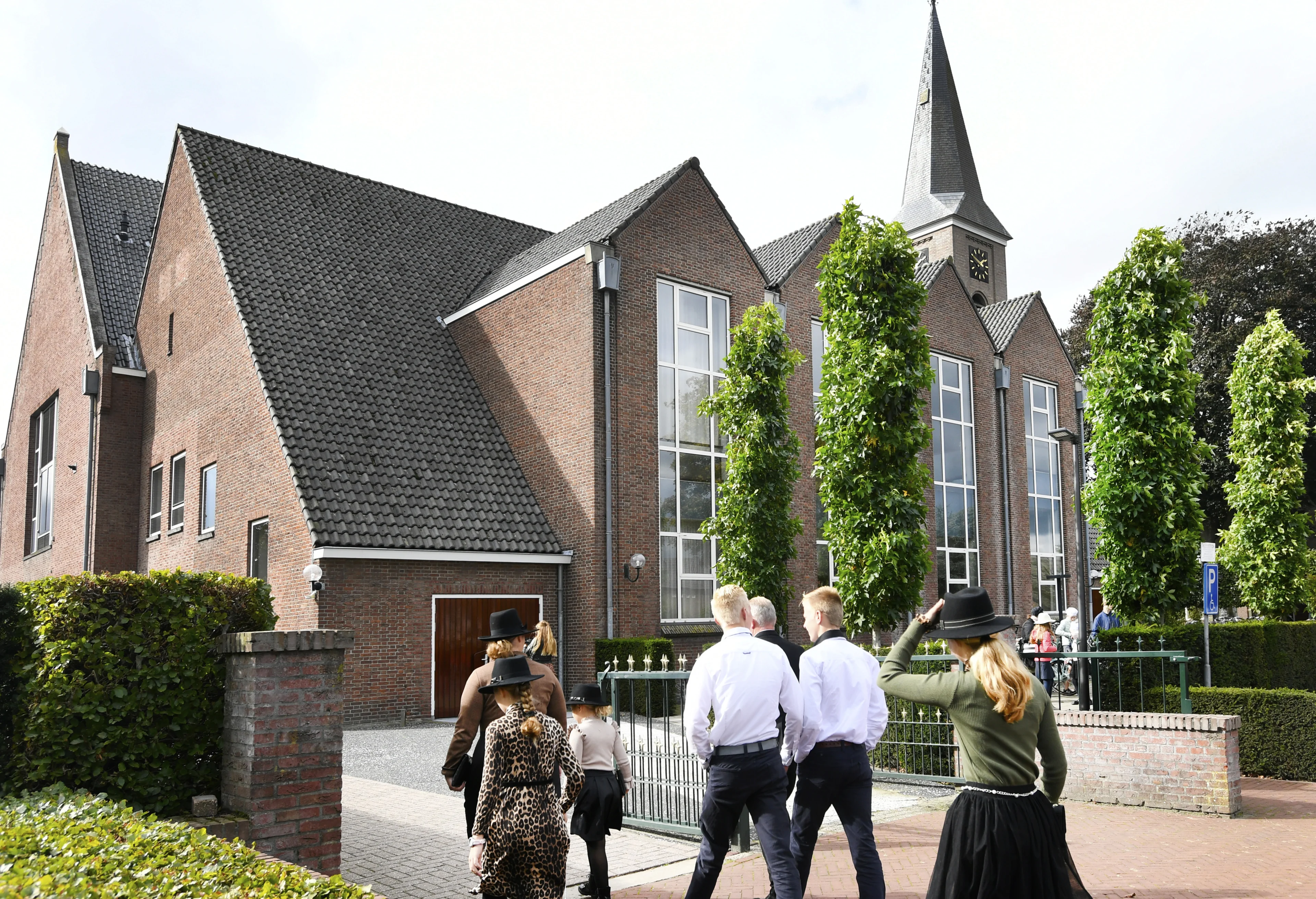 Kamerleden spreken zich uit over grote kerkdiensten in Staphorst: 'Echt onverantwoord'