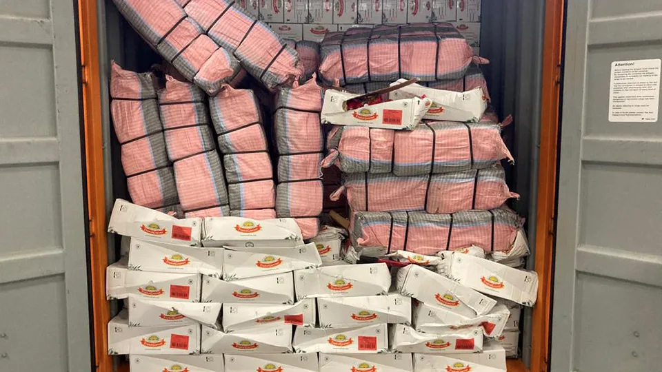 Binnen één dag vier keer beet: 2.807 kilo cocaïne onderschept in Rotterdamse haven