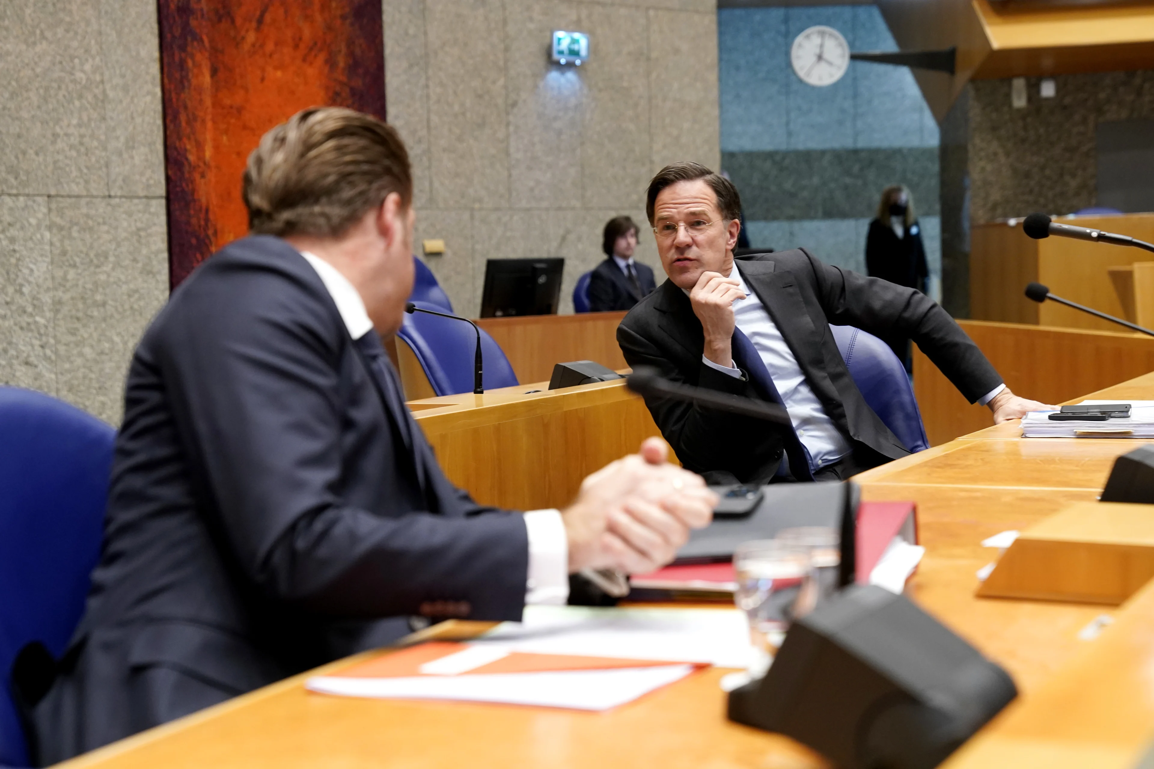 'Demissionair kabinet wil weer per land bekijken of reizen kan'