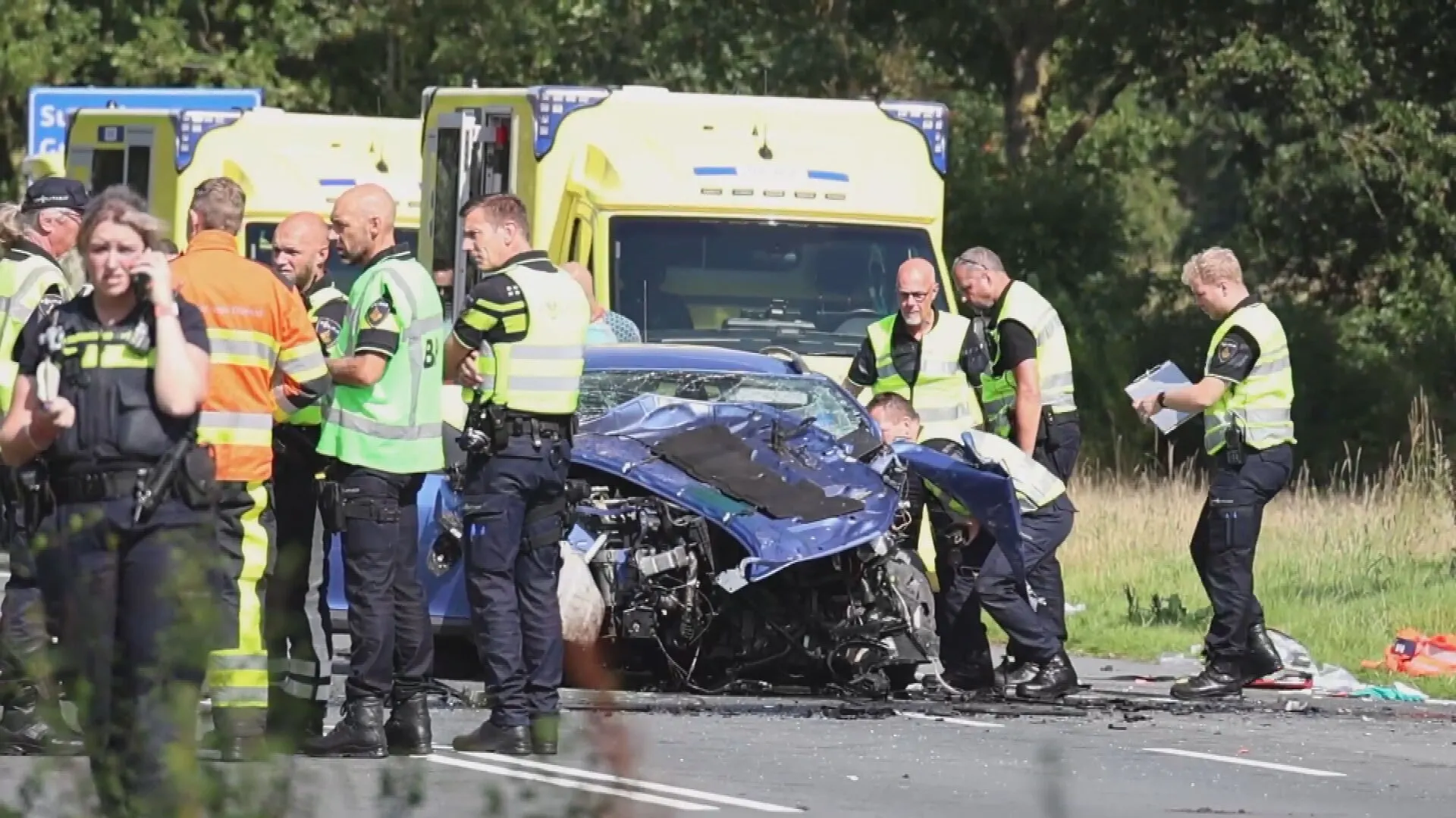 Dode en meerdere gewonden bij ernstige aanrijding Surhuisterveen