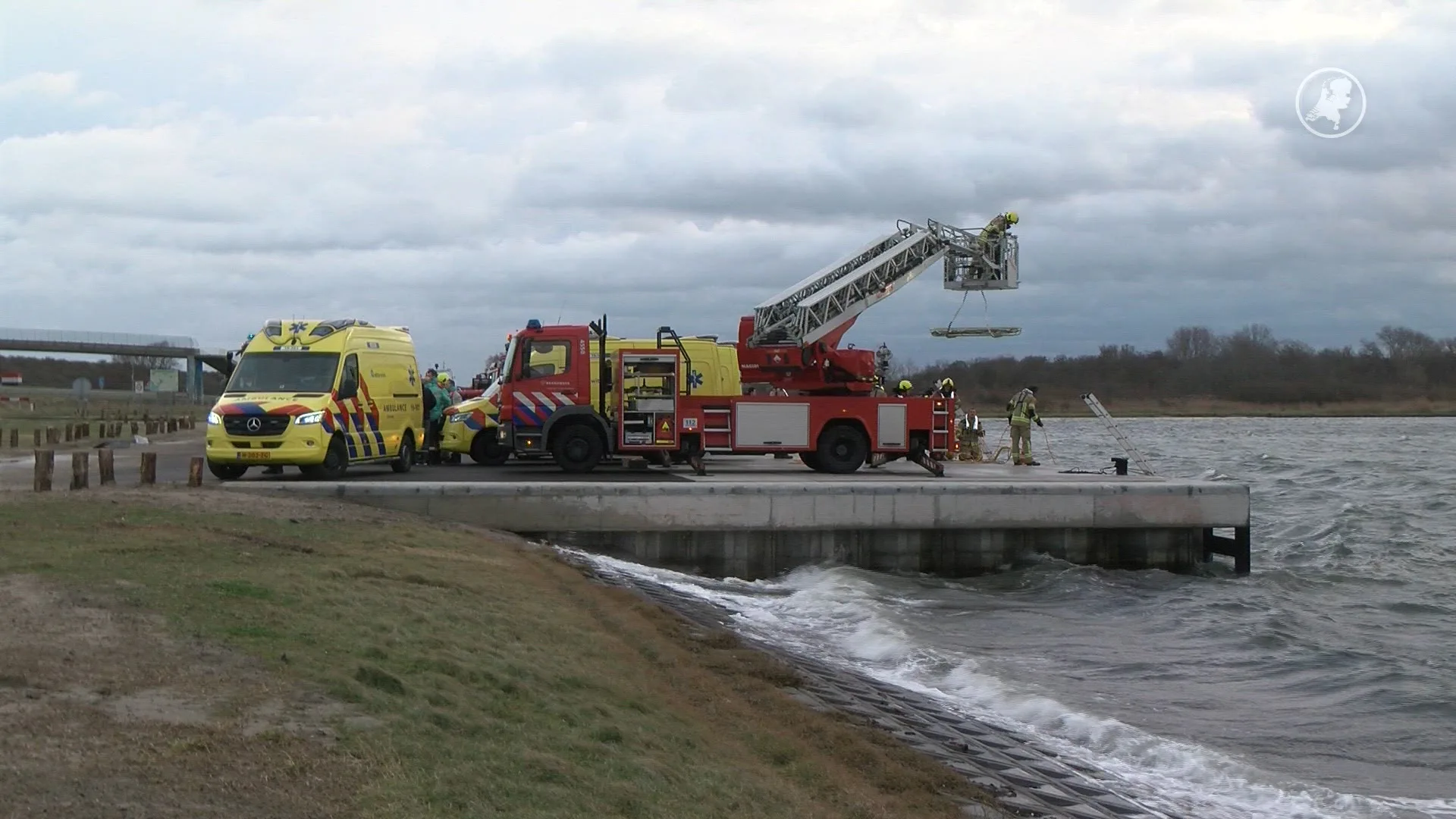 Inzittende overleden na auto te water in Kamperland