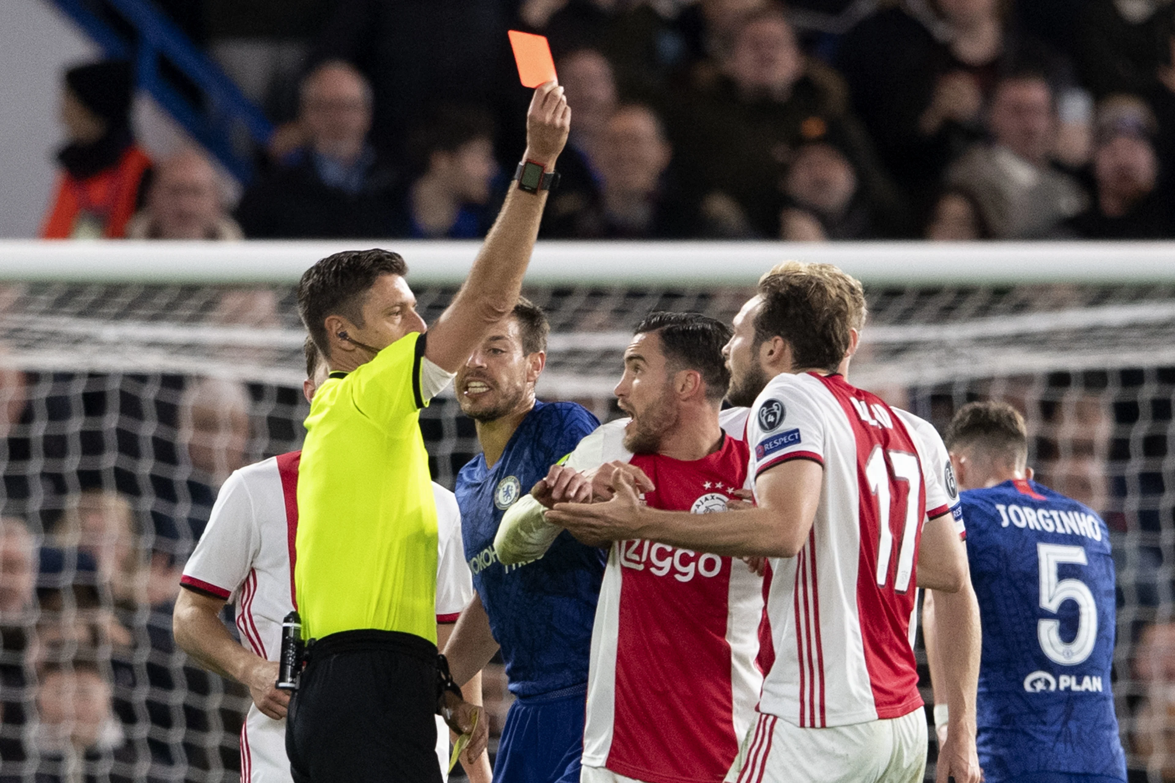 UEFA geeft na maanden toe: Ajax benadeeld in wedstrijd tegen Chelsea