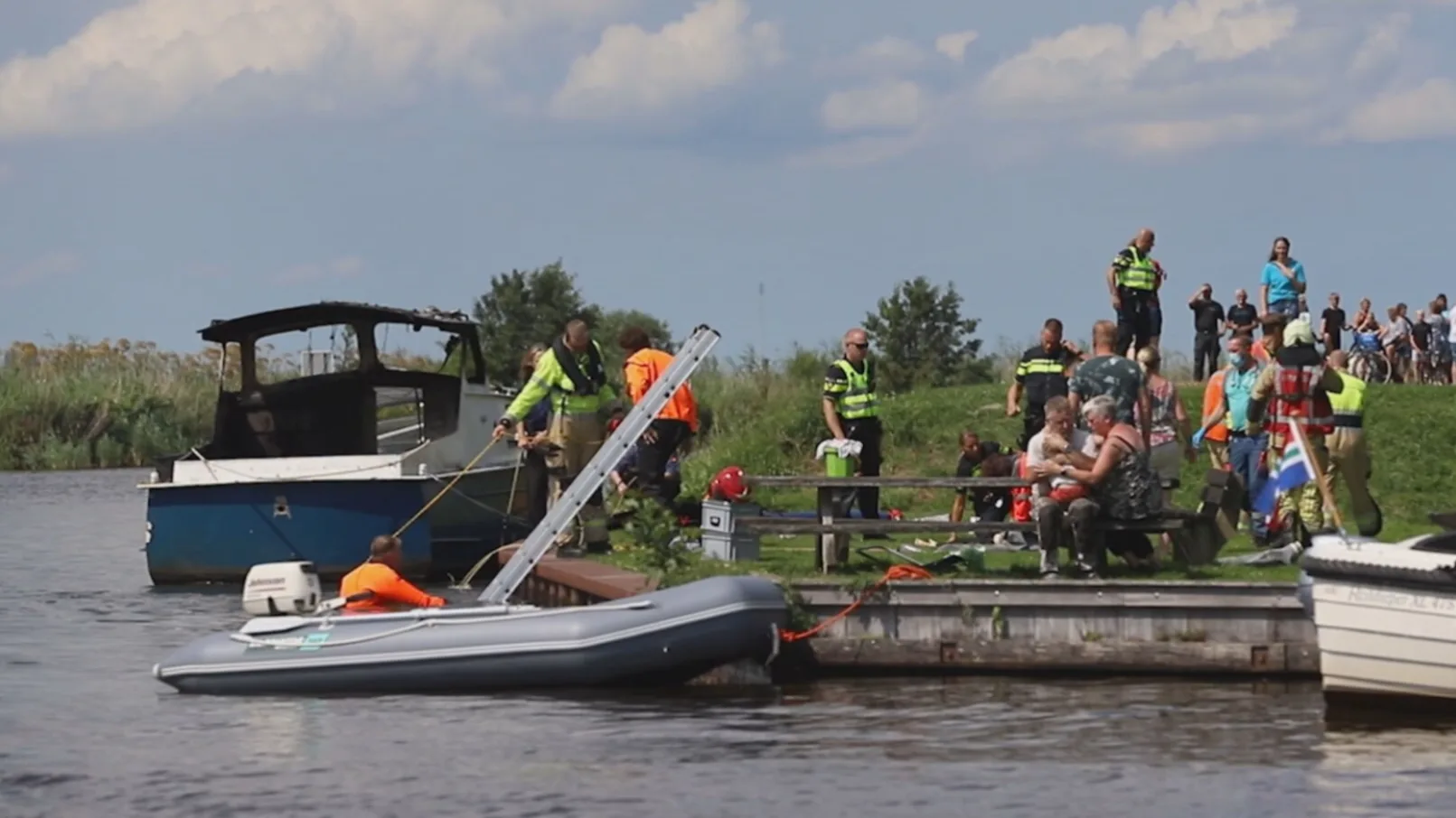 'Kind uit plezierjacht gelanceerd door explosie, ander kind ernstig verbrand'