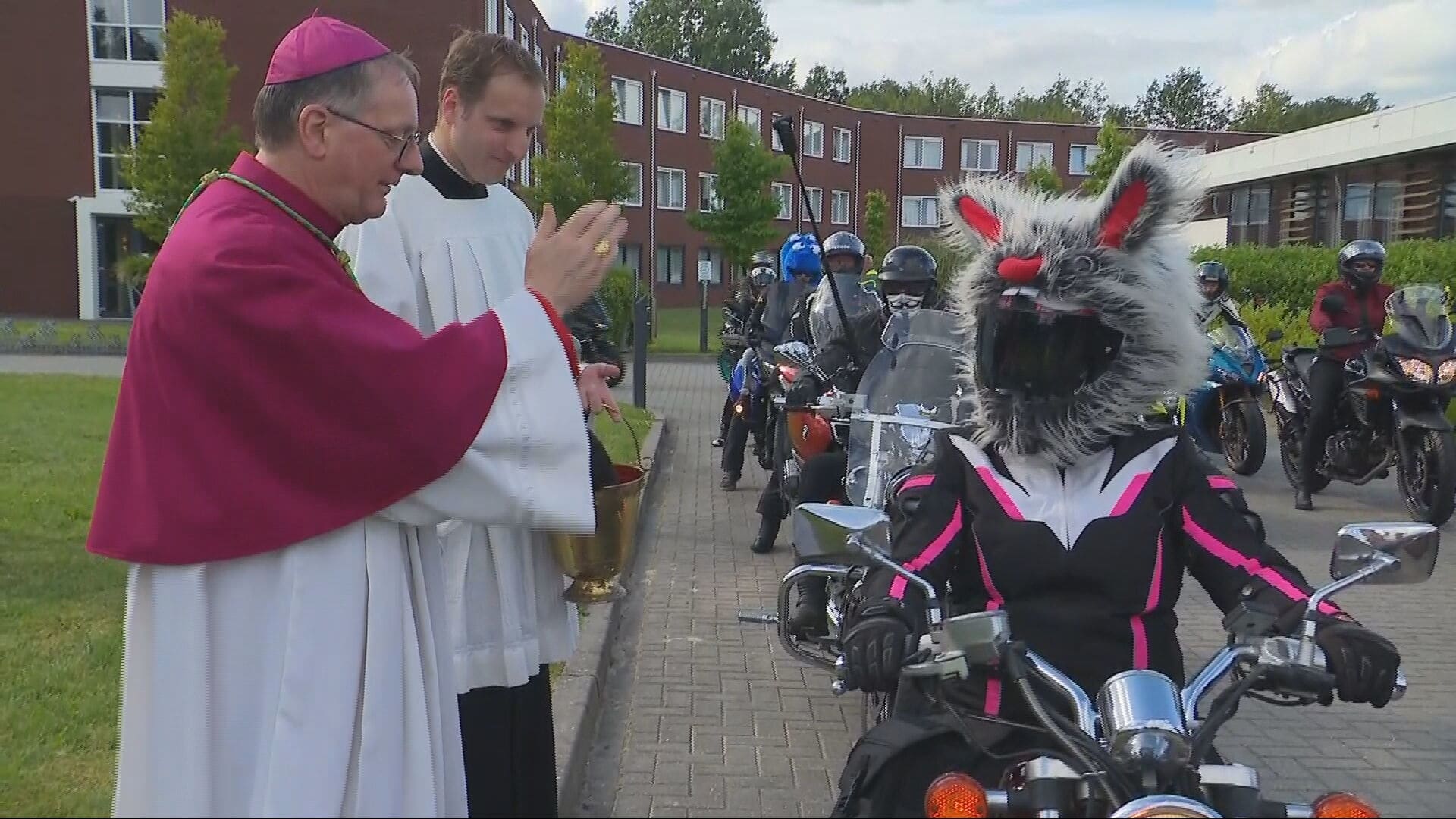 Ronkende motoren en gierende banden: Assen maakt zich op voor TT