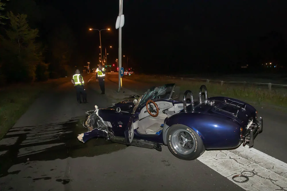 Man rijdt bijzondere oldtimer uit 1968 in de prak bij Paleis Soestdijk