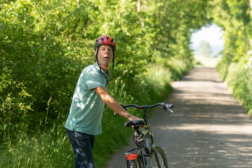 Henk werd aangevallen door terrorbuizerd in Hoogland: 'Mijn hand zat helemaal onder het bloed'