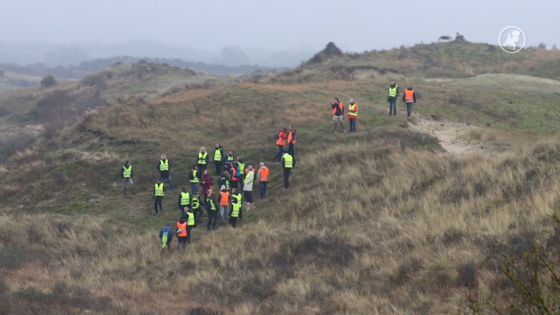 Grote groep vrijwilligers doorzoekt duinen in Katwijk op zoek naar vermiste Guido (33)