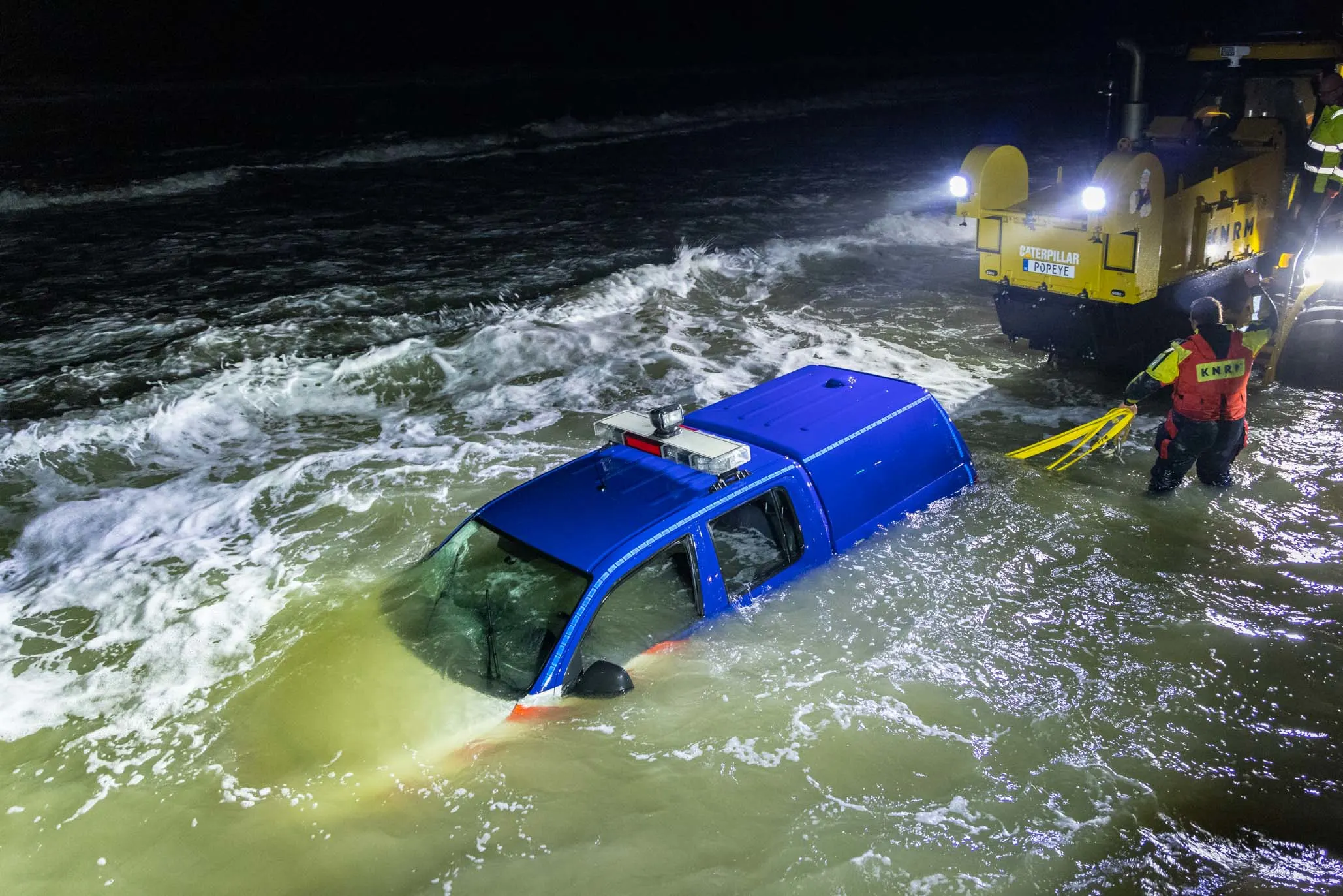 Hulpverleners moeten zelf gered worden op strand van Noordwijk