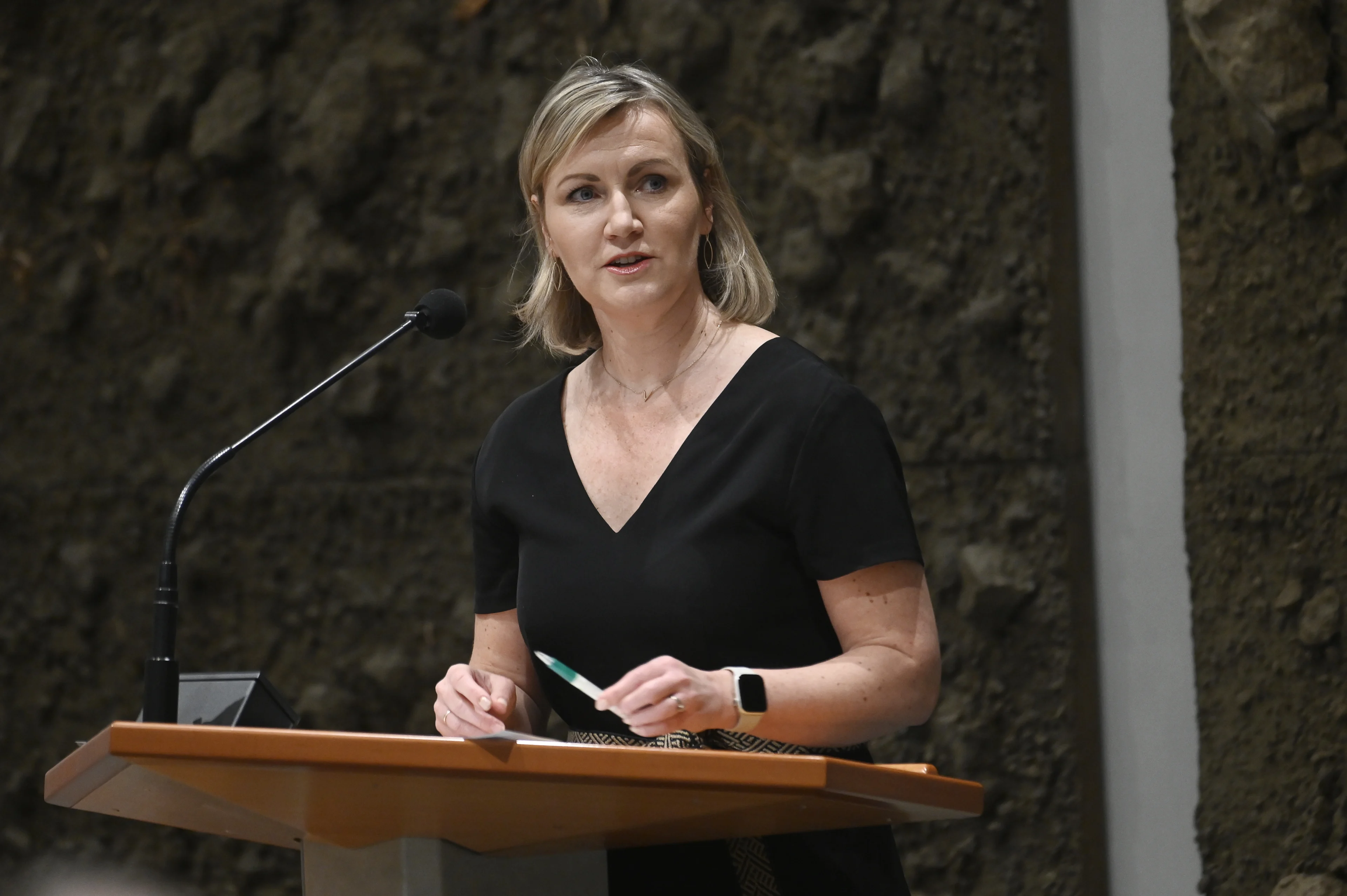 Ruzie PvdD bereikt kookpunt bij Leonie Vestering, Kamerlid stopt per direct