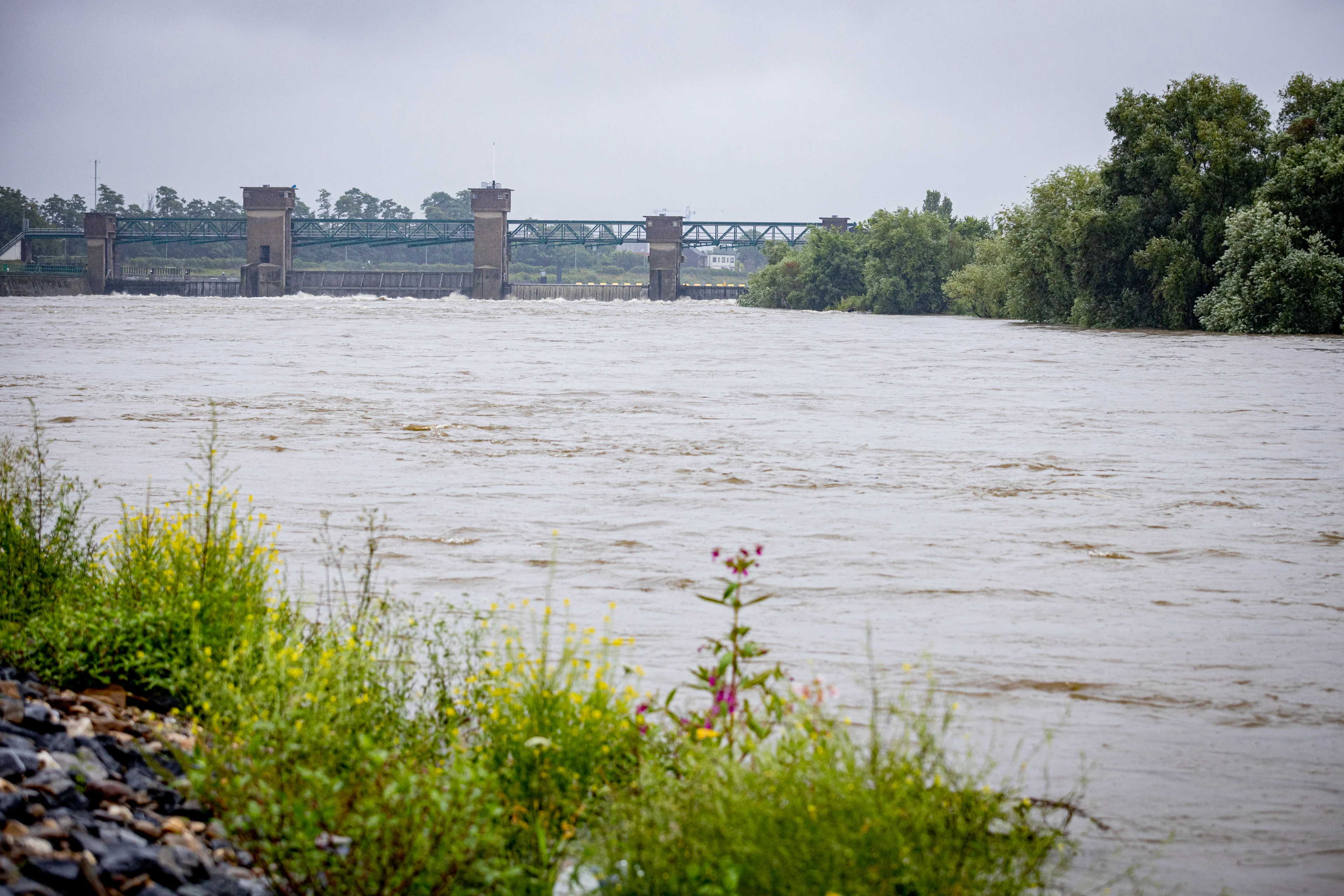 Hoogwatergolf is bijna het land uit, dijkinspecteurs blijven alert