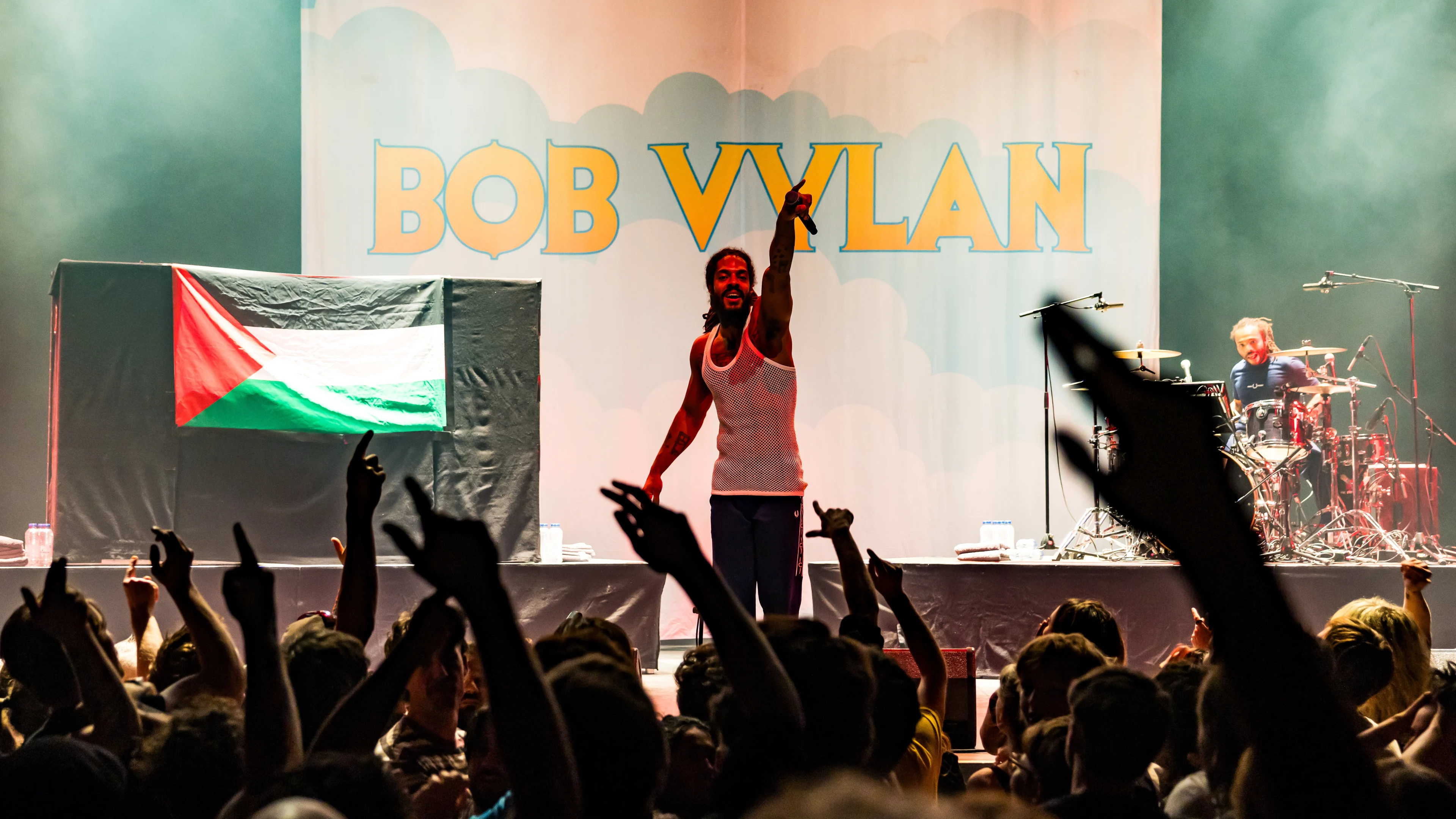 OM: uitspraken Bob Vylan in Paradiso over Israëlisch leger niet strafbaar