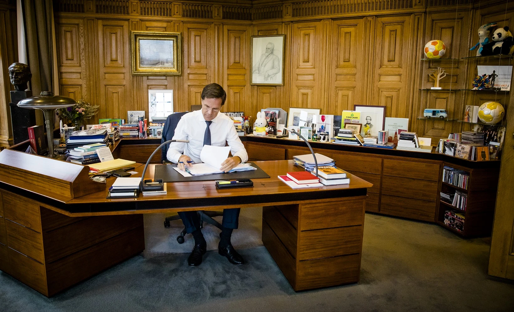 Premier Rutte spreekt het Nederlandse volk toe over coronavirus