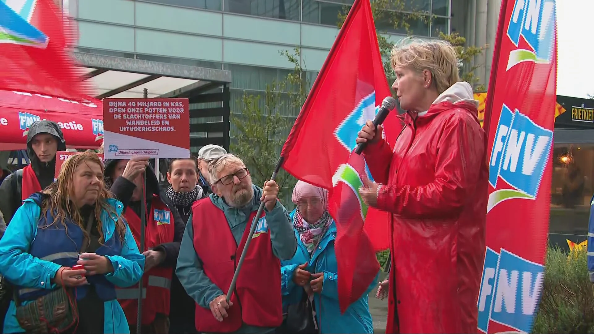 Vakbond eist bij hoofdkantoor UWV uitleg over 'chaos' met uitkeringen