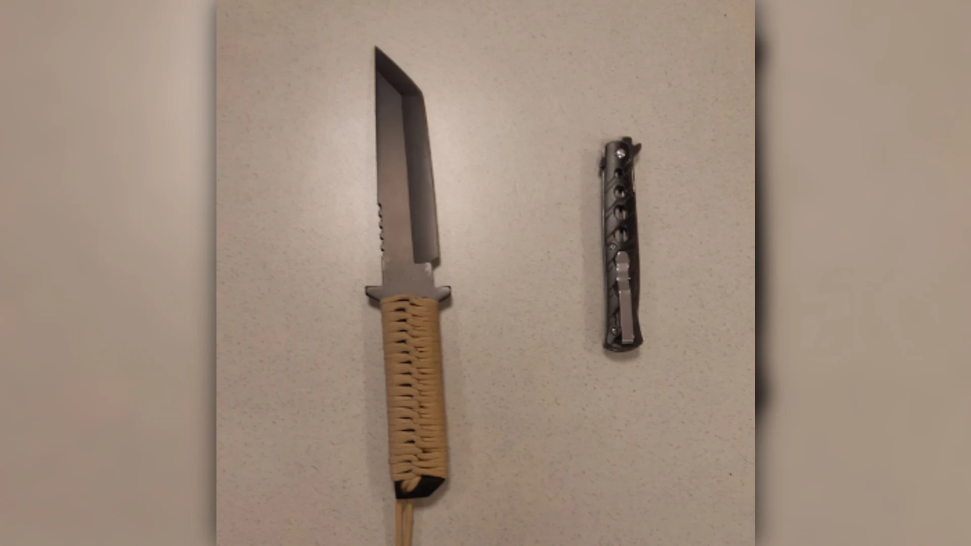 Politie vindt acht messen onder bed van man (19) die in mei jongen neerstak