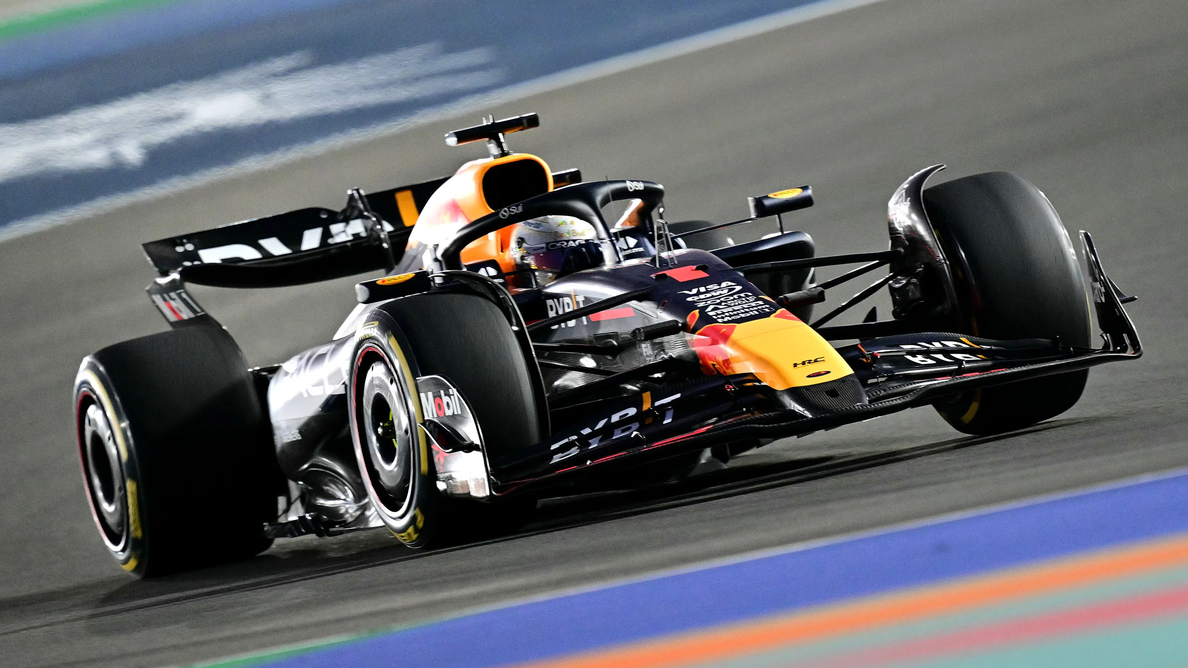 Wereldkampioen Verstappen verrast met poleposition in Grote Prijs van Qatar