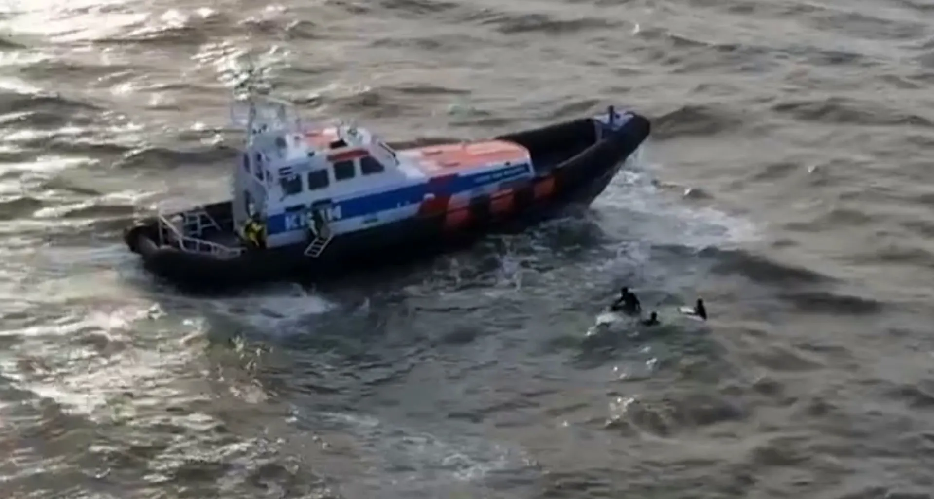 Golfsurfer na reddingsactie KNRM: 'Voorlopig ga ik hier het water niet meer op'