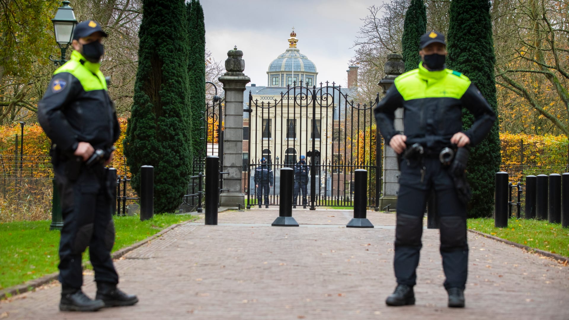 Haagse Bos bij Paleis Huis ten Bosch uur ontruimd vanwege verdachte situatie