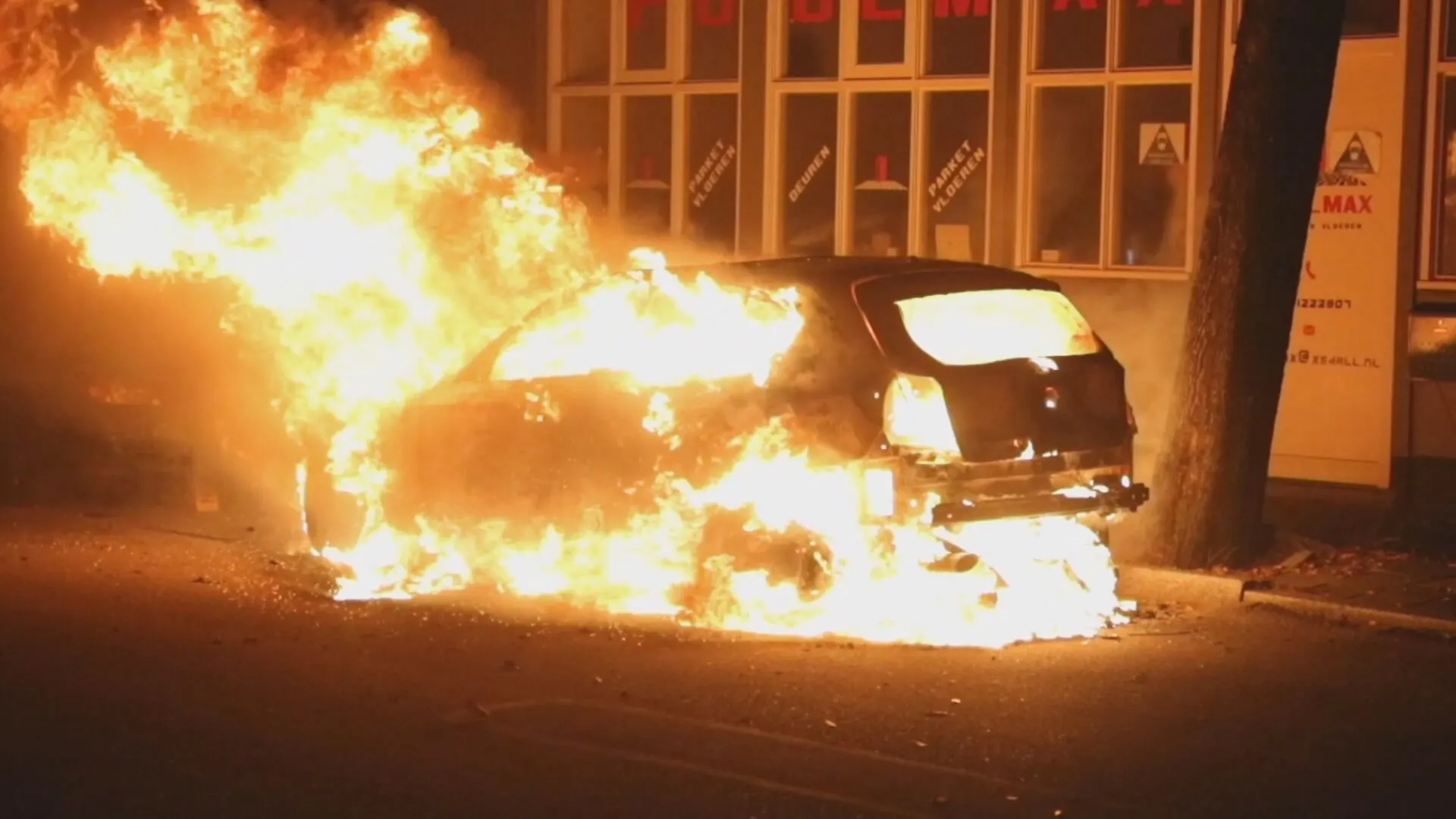 Meerdere voertuigen afgebrand in Den Haag