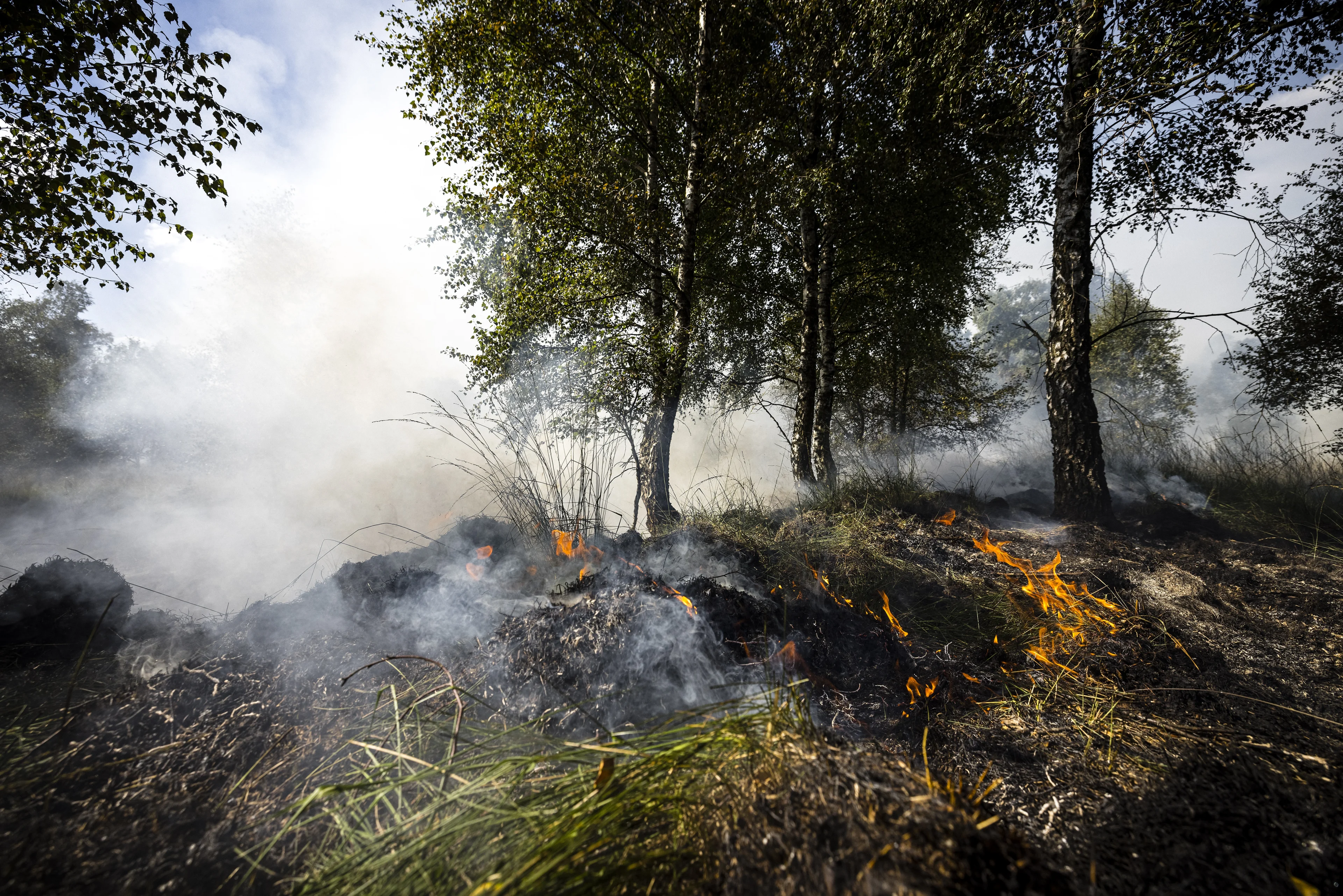 Dringende oproep weg te blijven uit smeulend Mariapeel: 'Kom niet'