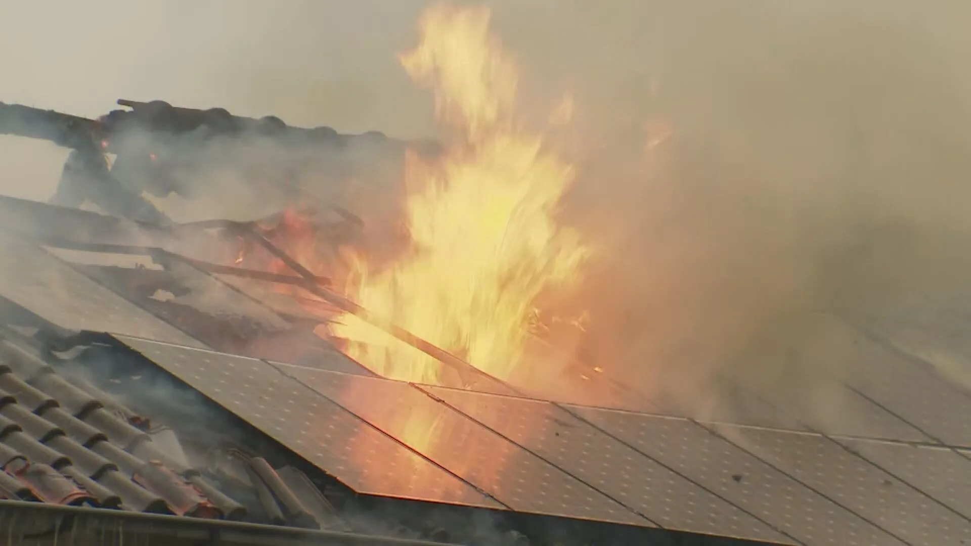 Brandweer redt persoon uit brandende woning in IJsselstein