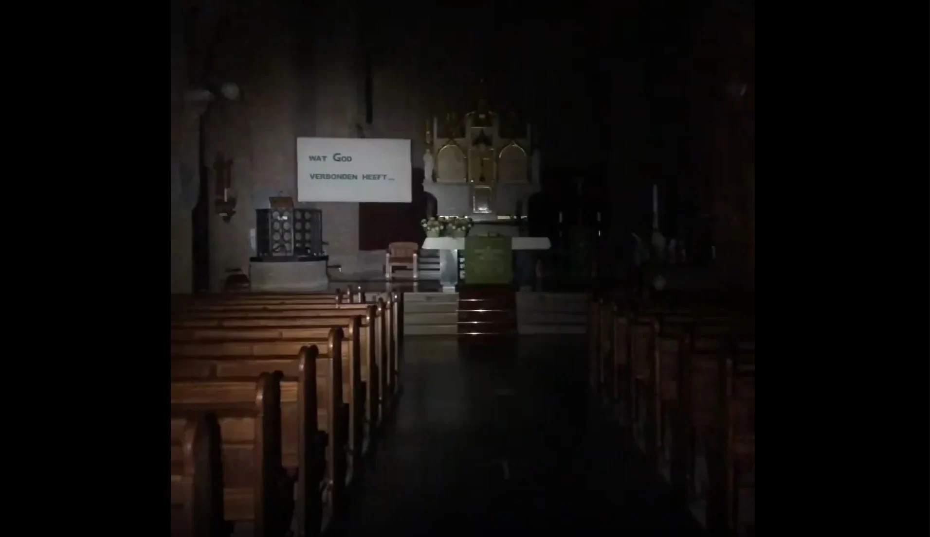 Mysterieuze inbraak in kerk in Brabants dorp, wijkagent maakt spookachtig filmpje