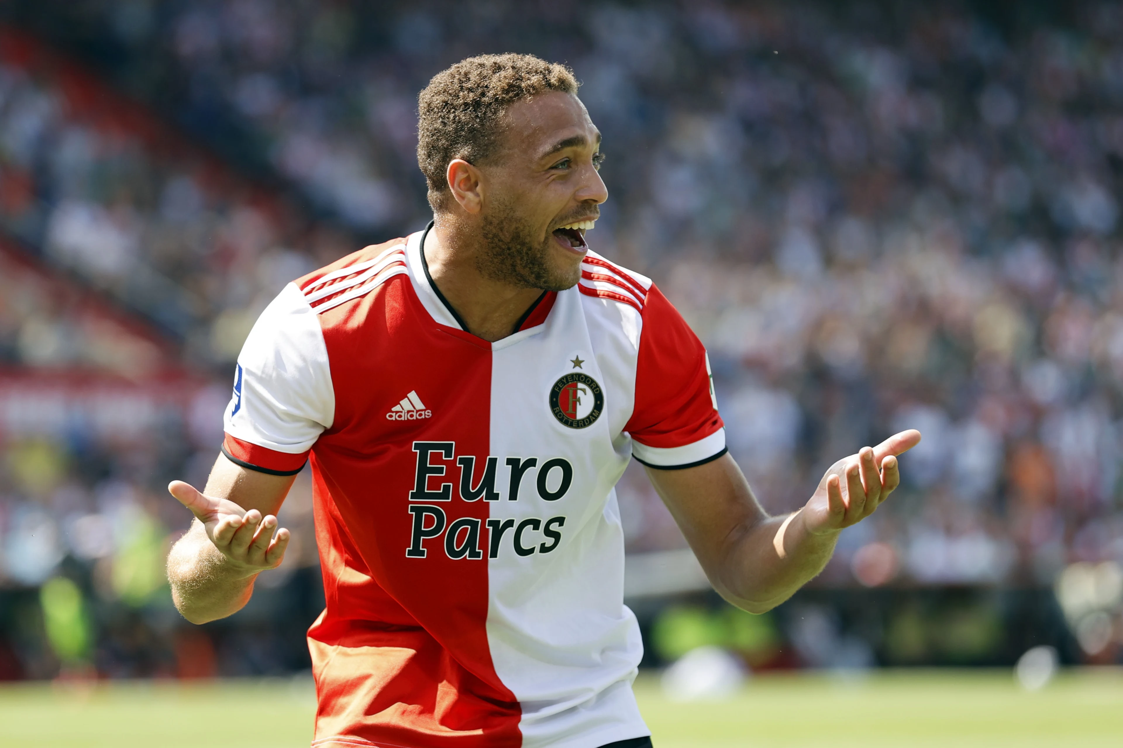 Superspits Dessers vertrekt bij Feyenoord: 'Hij heeft de harten van het publiek gestolen'