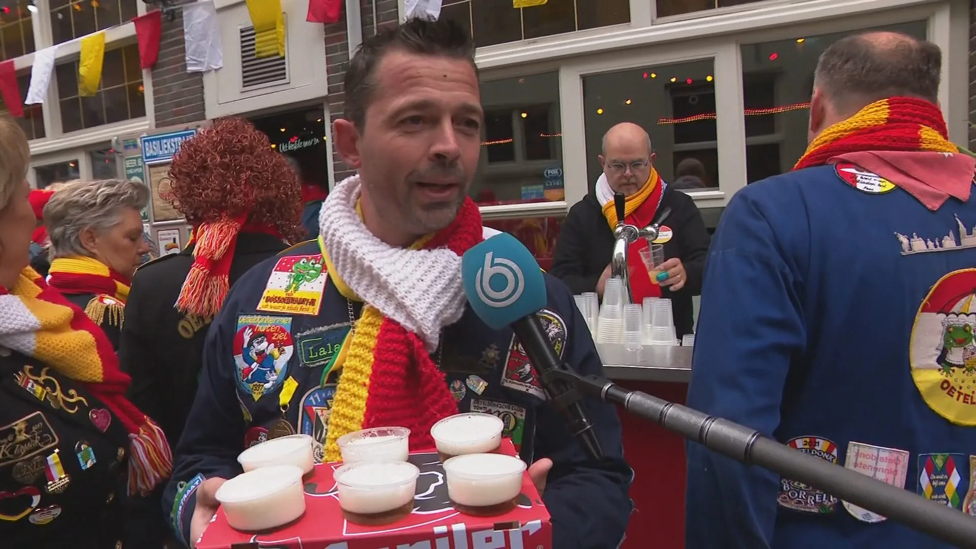 Oeteldonkers met QR-code gaan los bij aftrap carnaval: 'Als je het verantwoord doet, kan het wel'