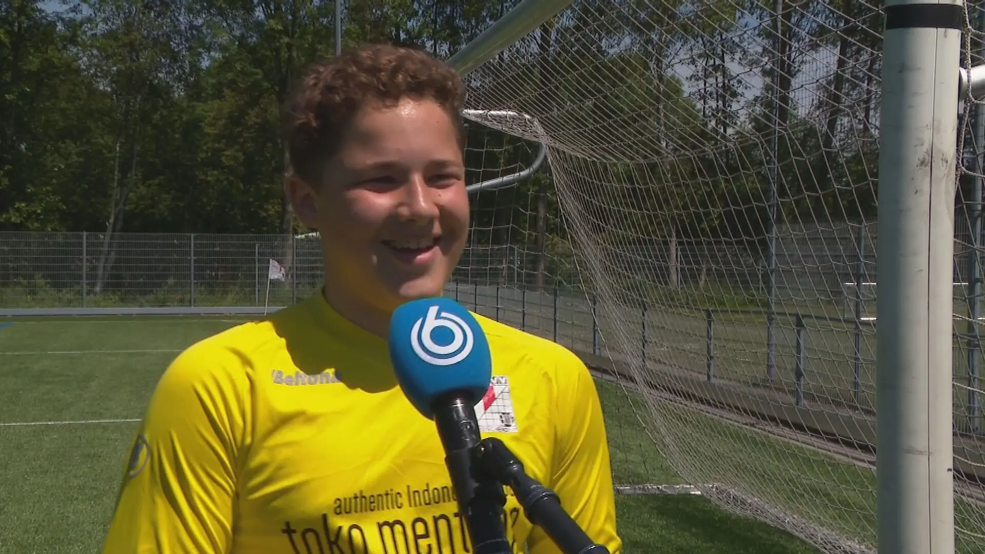 Milan (16) maakt vandaag zijn debuut op het EK voetbal (als ballenjongen)
