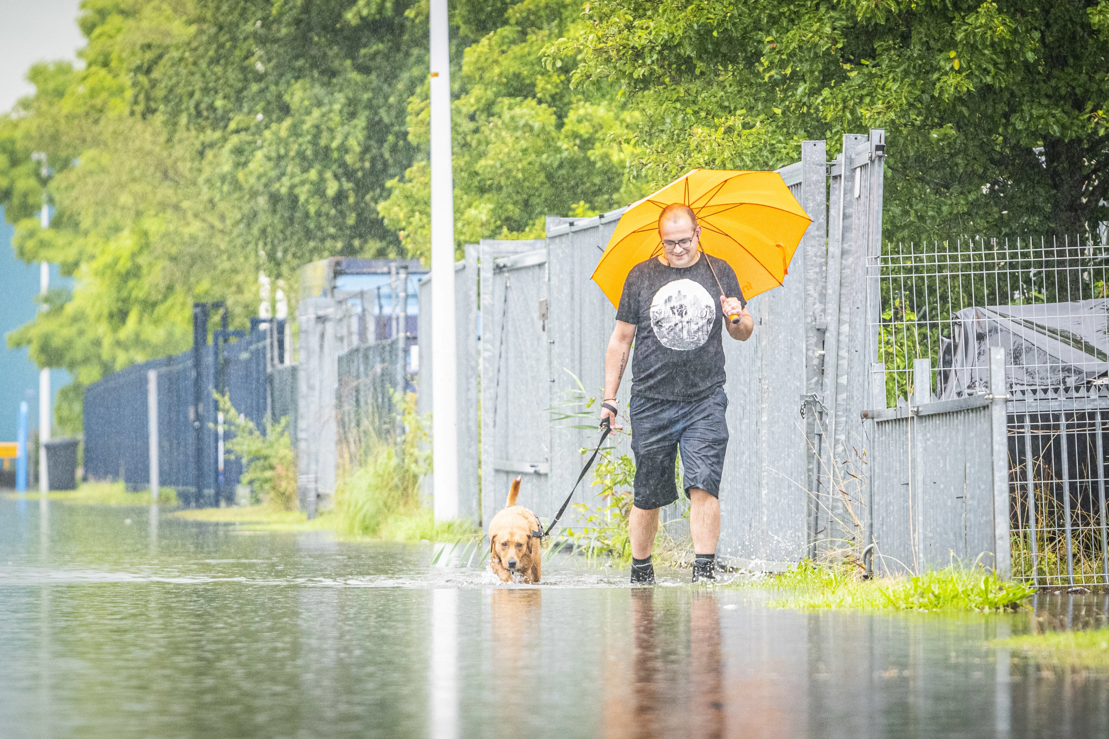 Zware buien zorgen voor wateroverlast in Wolvega
