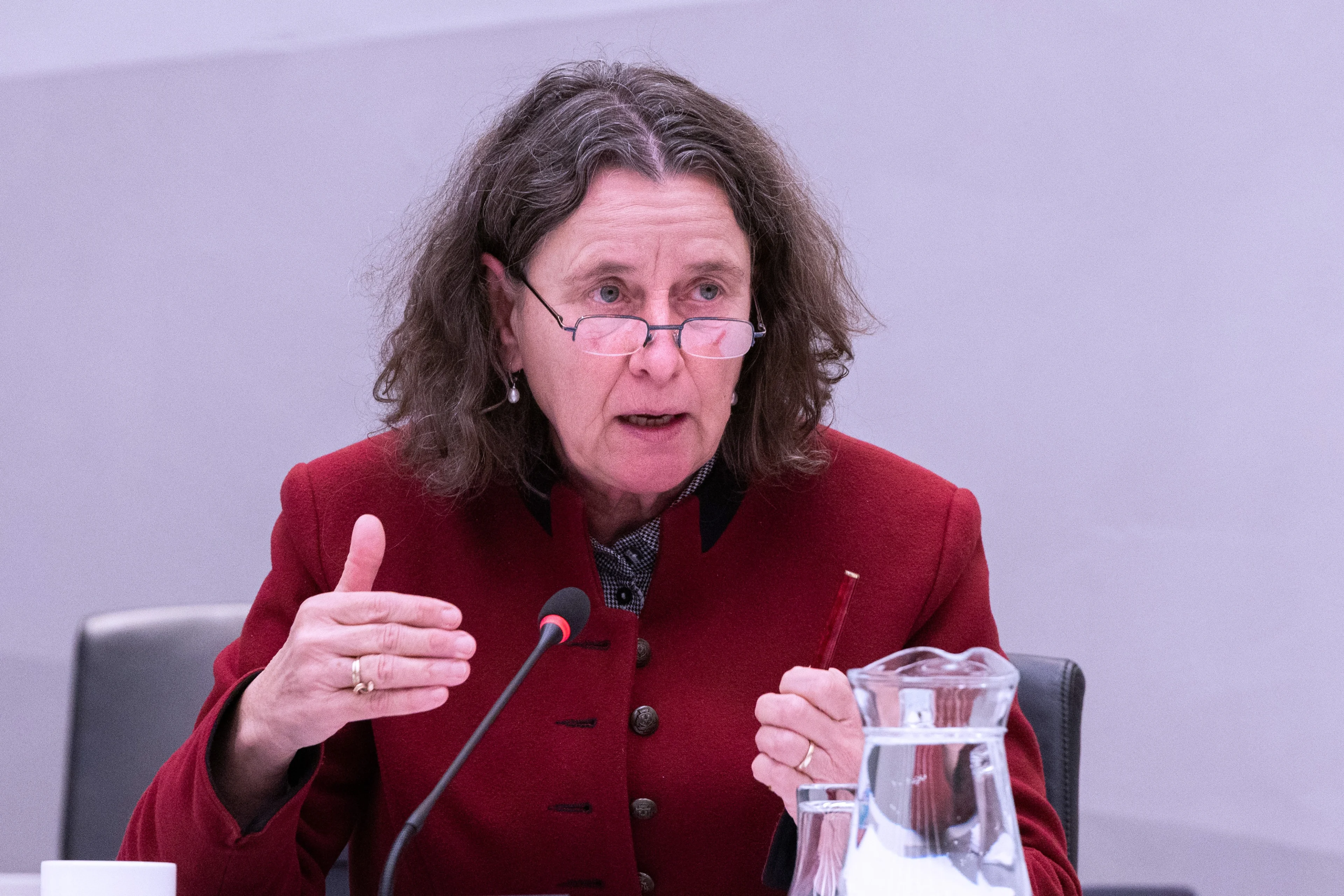 Linkse oppositie zegt vertrouwen op in Faber om chaos rond asielzoekers en Veldzicht