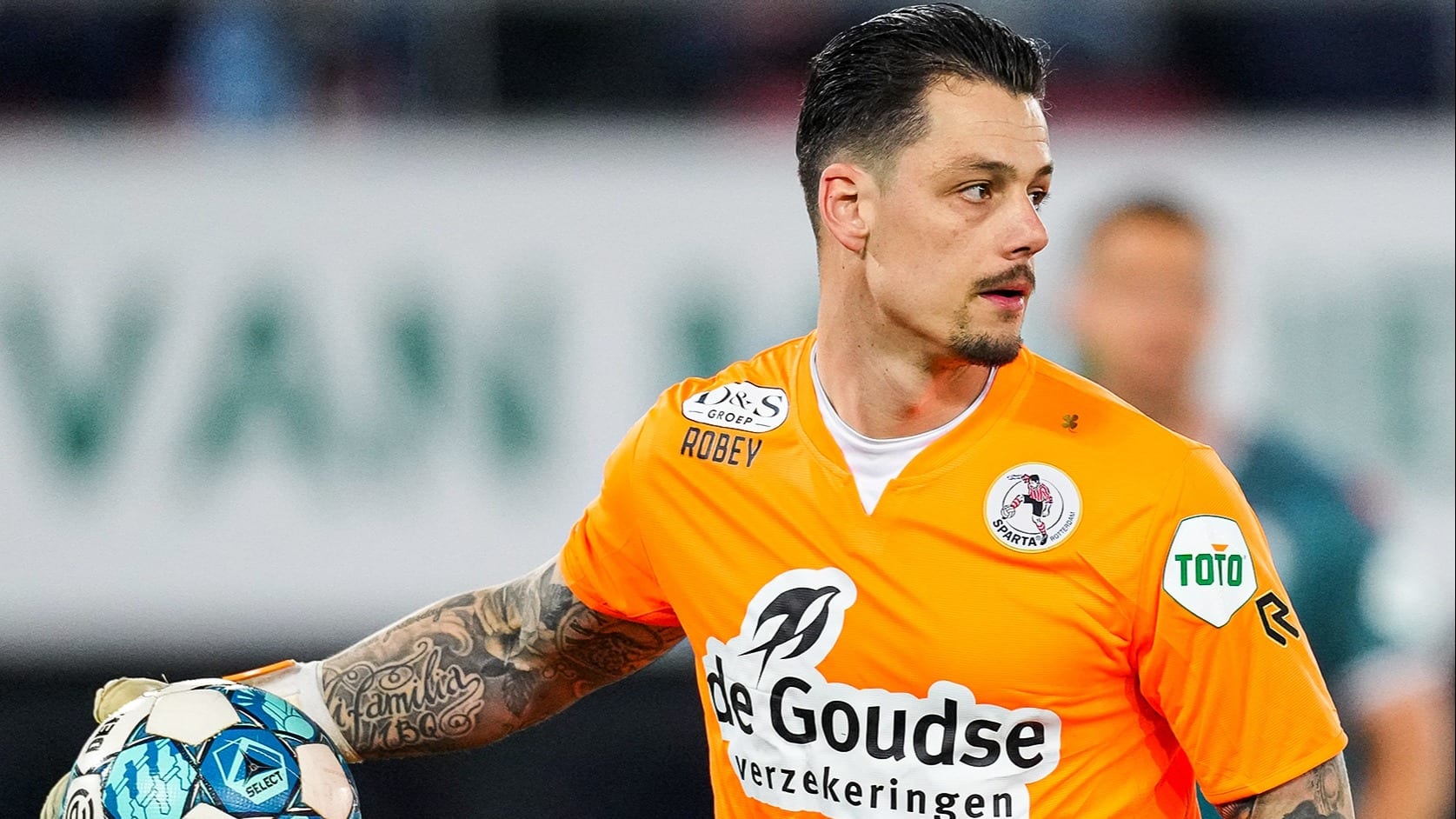 Sparta-keeper bezorgt 11-jarige fan onvergetelijke dag na bedreiging met vuurwapen