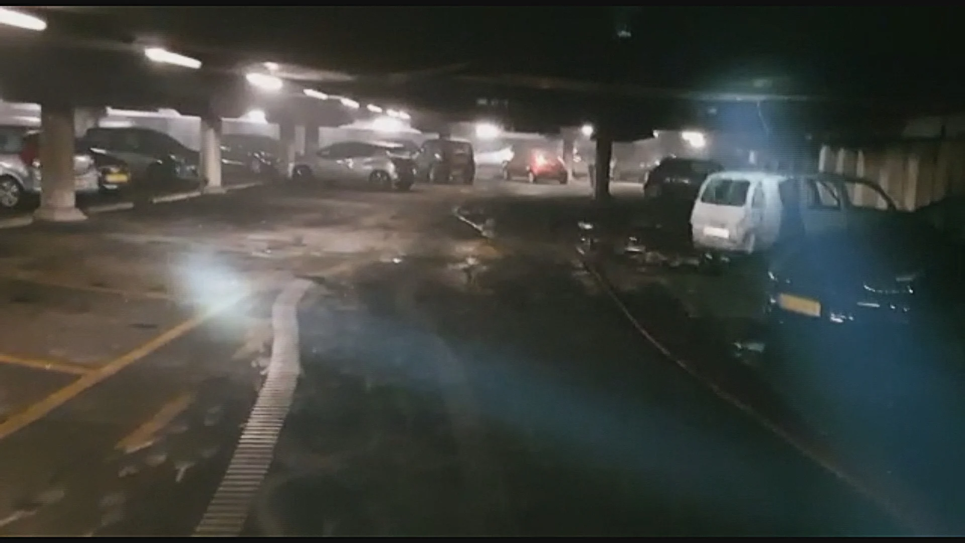 Autobezitters in onzekerheid na urenlange garagebrand in Alkmaar: 'Ik dacht dat mijn auto veilig was'