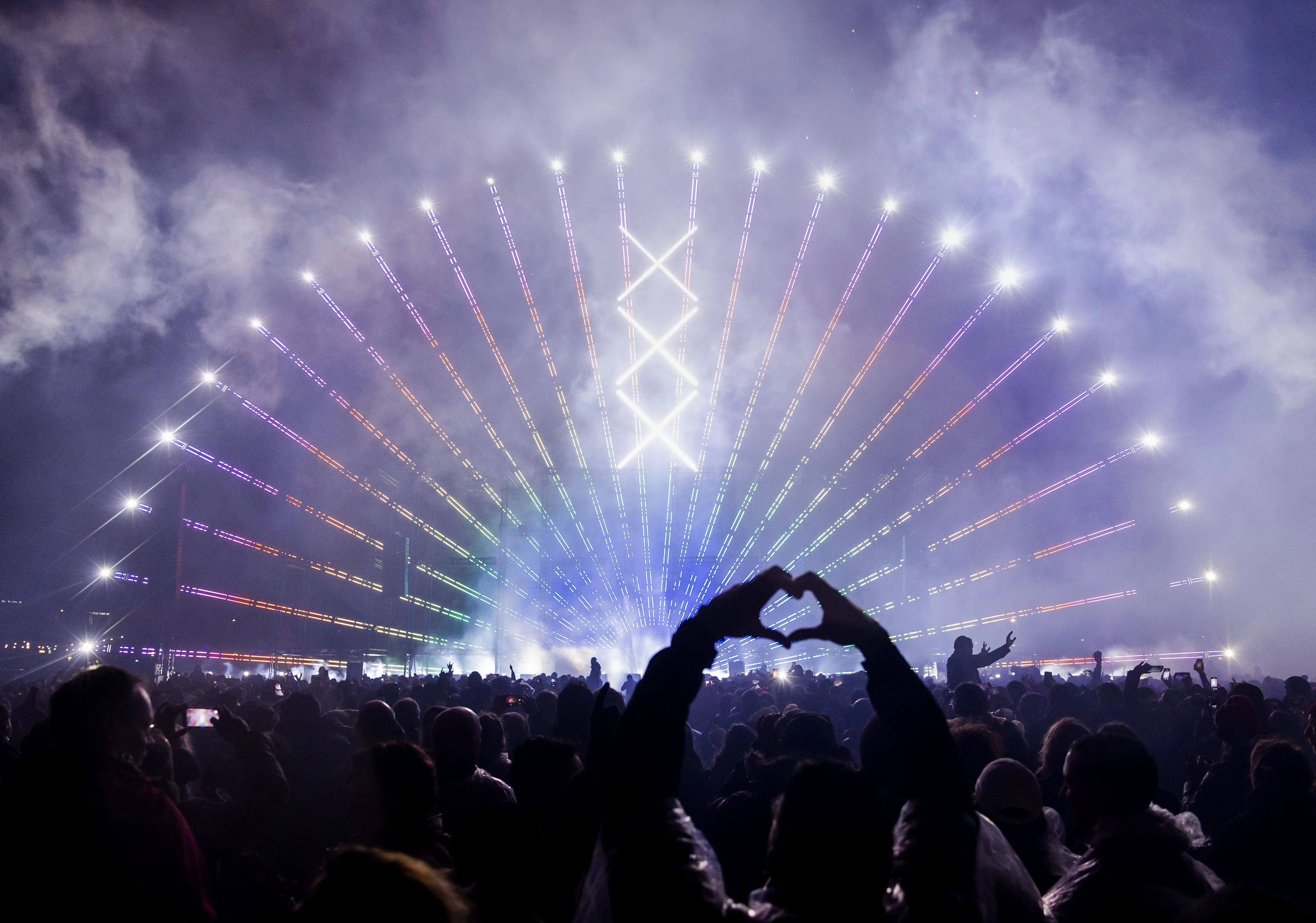 Amsterdamse vuurwerkshows afgelast vanwege storm