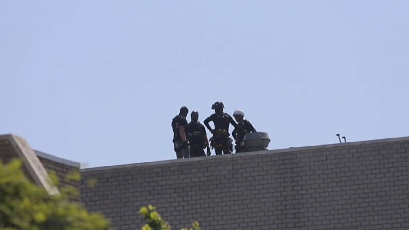 'Verwarde man gijzelt moeder en zet gaskraan woning open': politie in actie