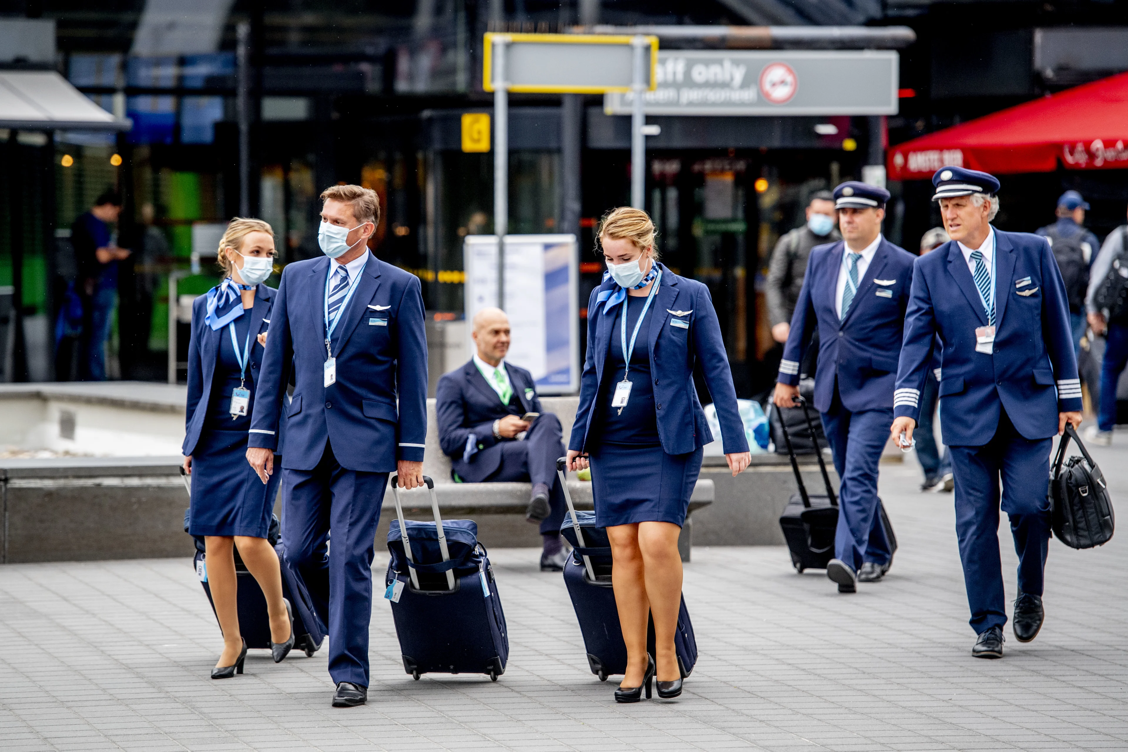 Piloten akkoord met loonsverlaging, KLM krijgt miljardensteun van kabinet